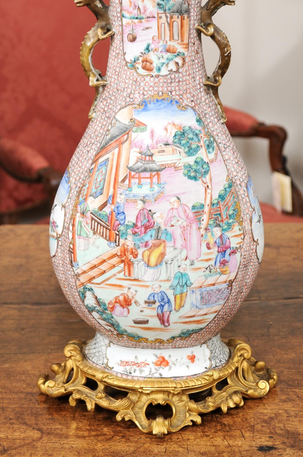  Grand vase d'exportation chinoise du 18ème siècle monté en bronze mandarin, câblé comme une lampe en vente 3