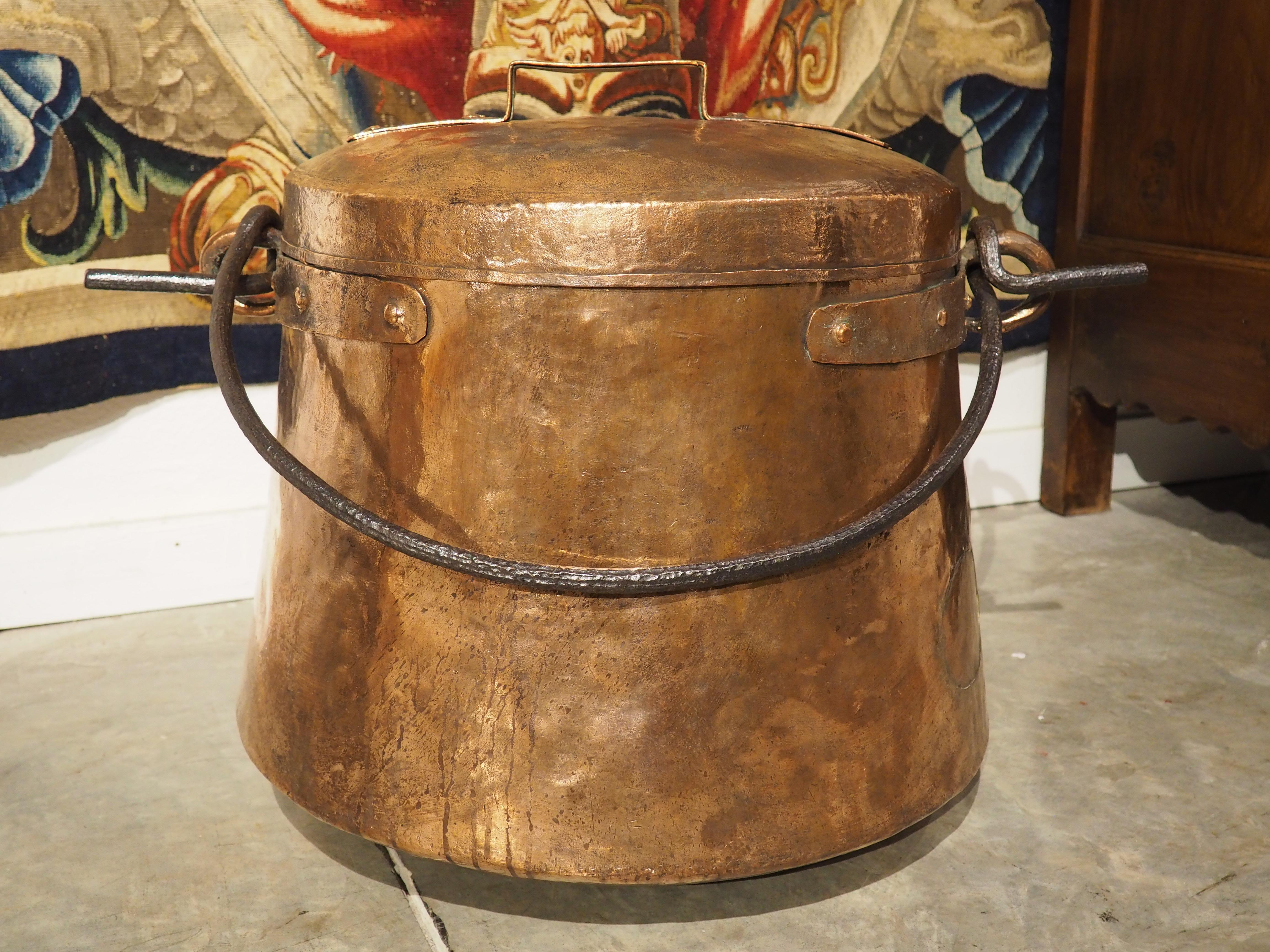 Großer Chaudron aus Kupfer und Schmiedeeisen aus Frankreich aus dem 18. Jahrhundert im Angebot 11