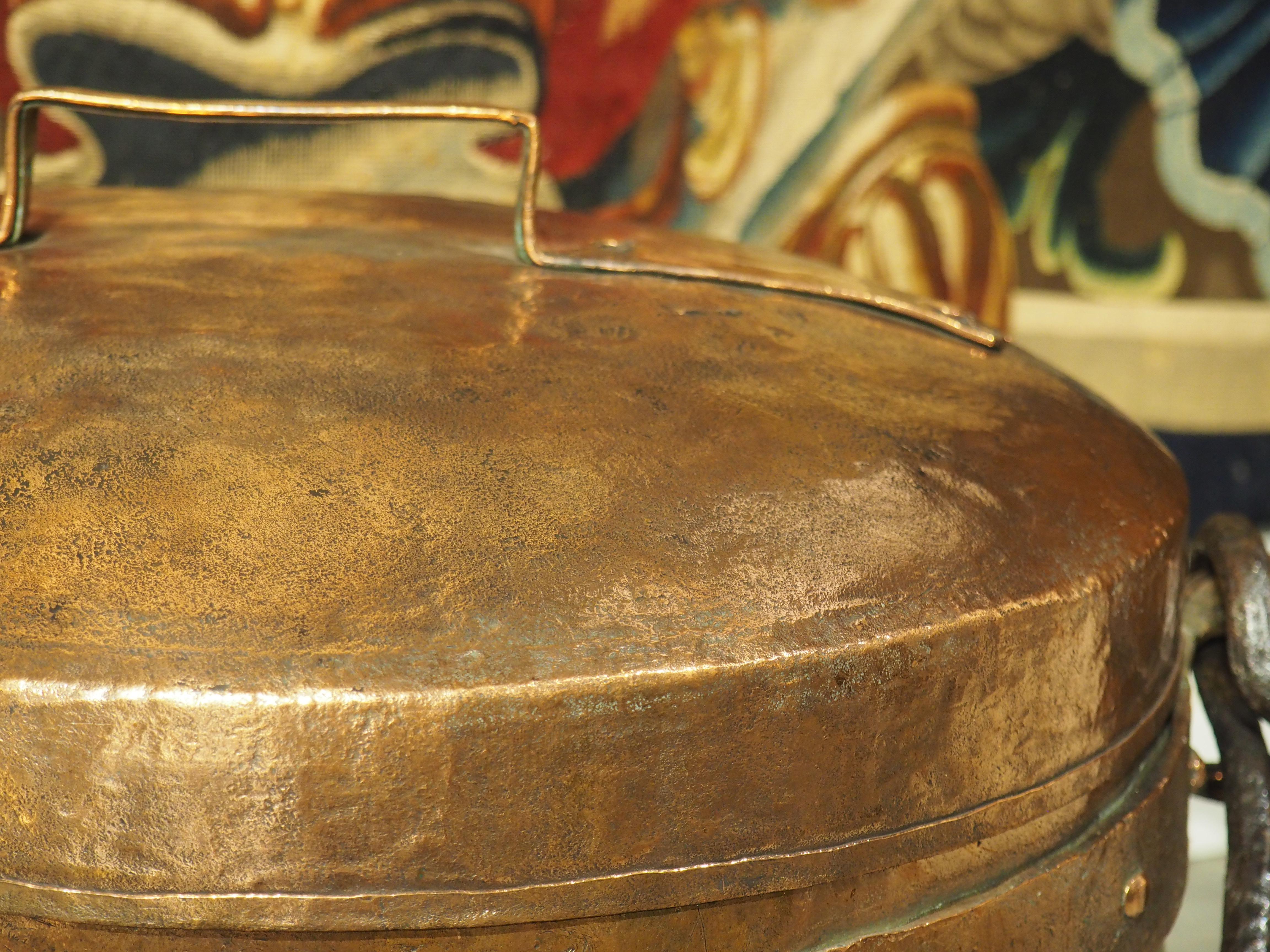 Français Grand Chaudron en cuivre et fer forgé du 18ème siècle de France