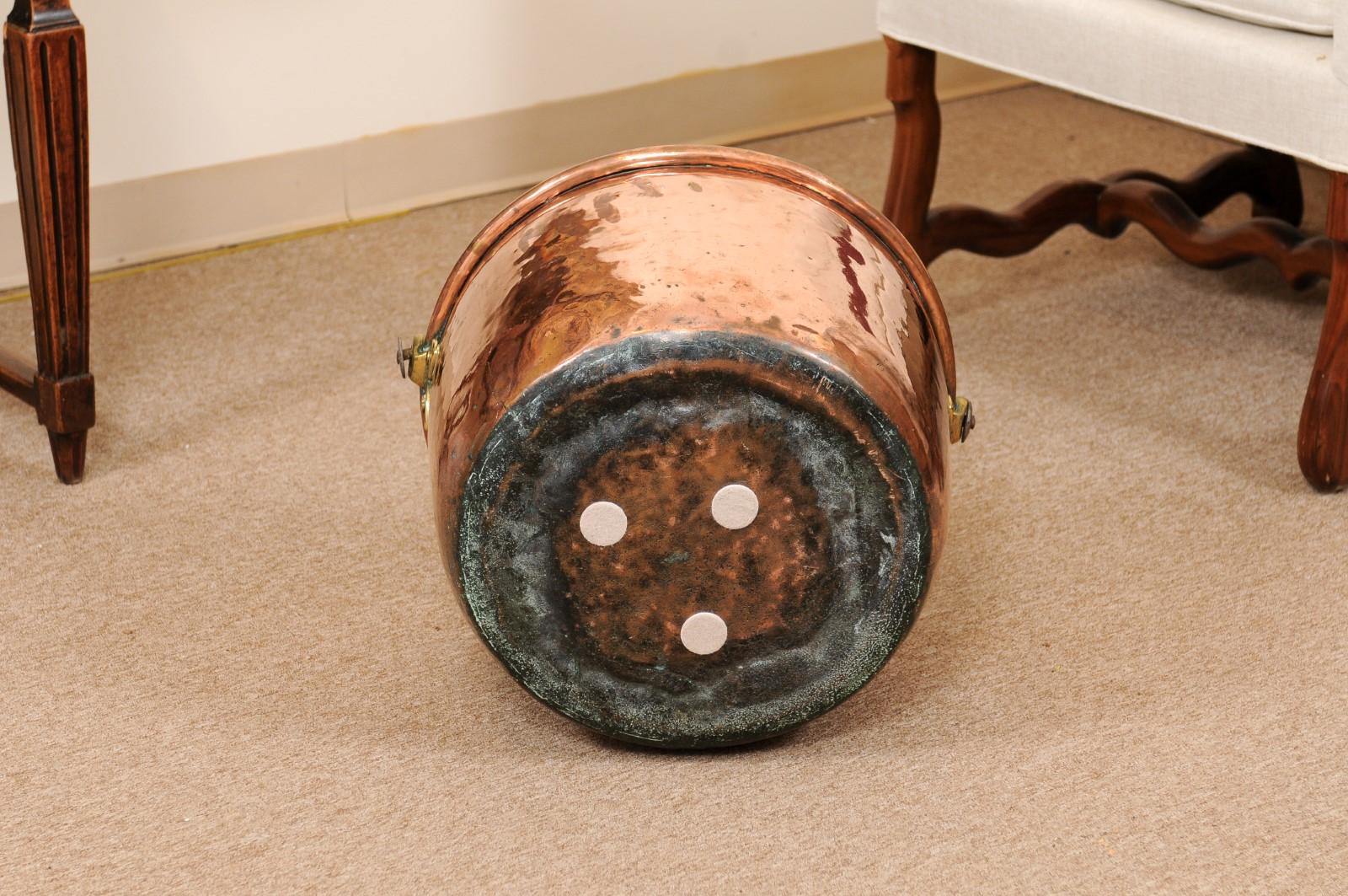  Grand pot en cuivre du 18ème siècle avec poignée en fer forgé en vente 6