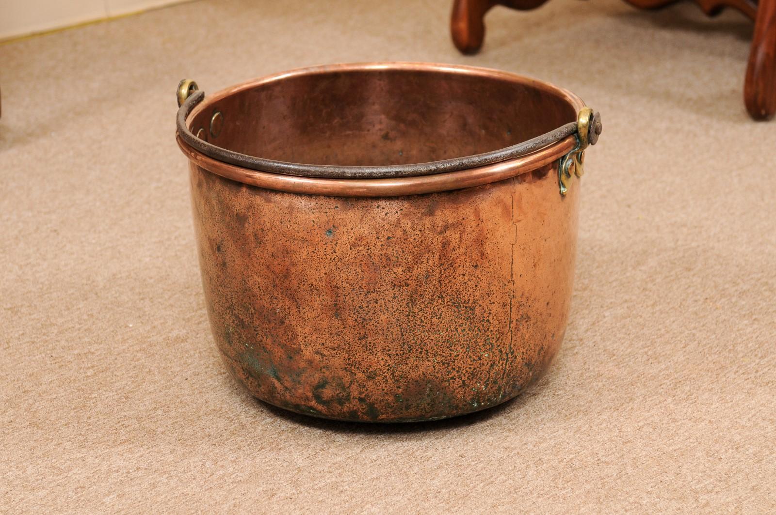  Grand pot en cuivre du 18ème siècle avec poignée en fer forgé en vente 2