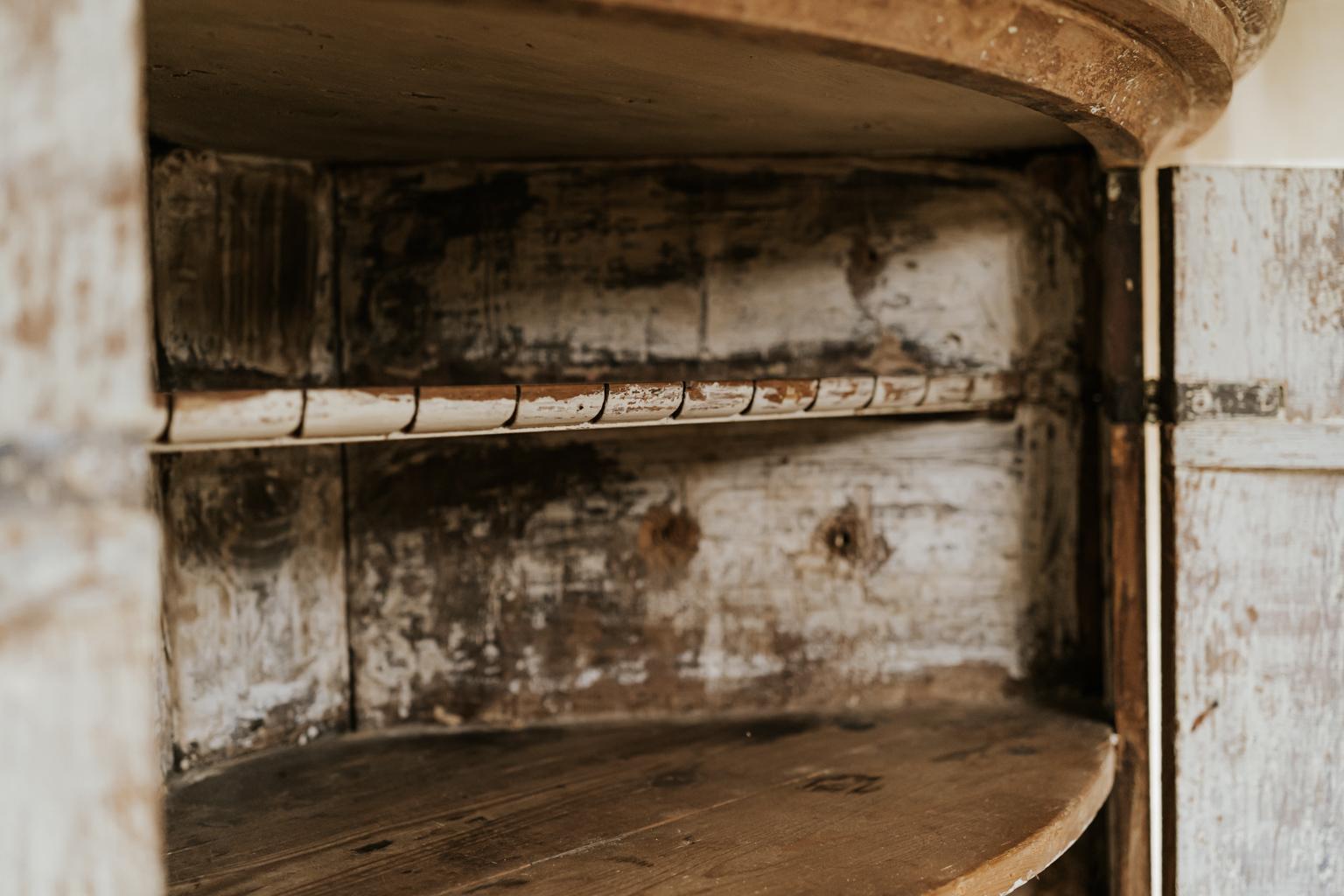 Large 18th Century Dalarna Corner Cupboard 8