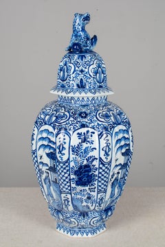 Gran jarra con tapa de loza de Delft del siglo XVIII