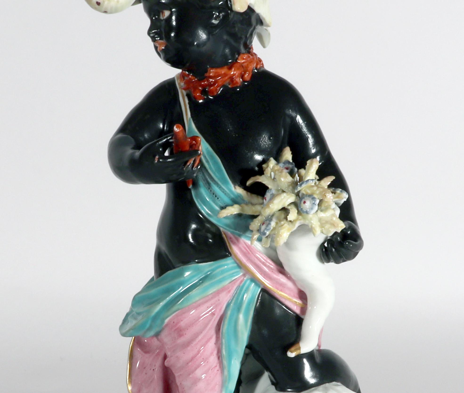 Grande figura di Africa in porcellana Derby,
Da una serie nota come 