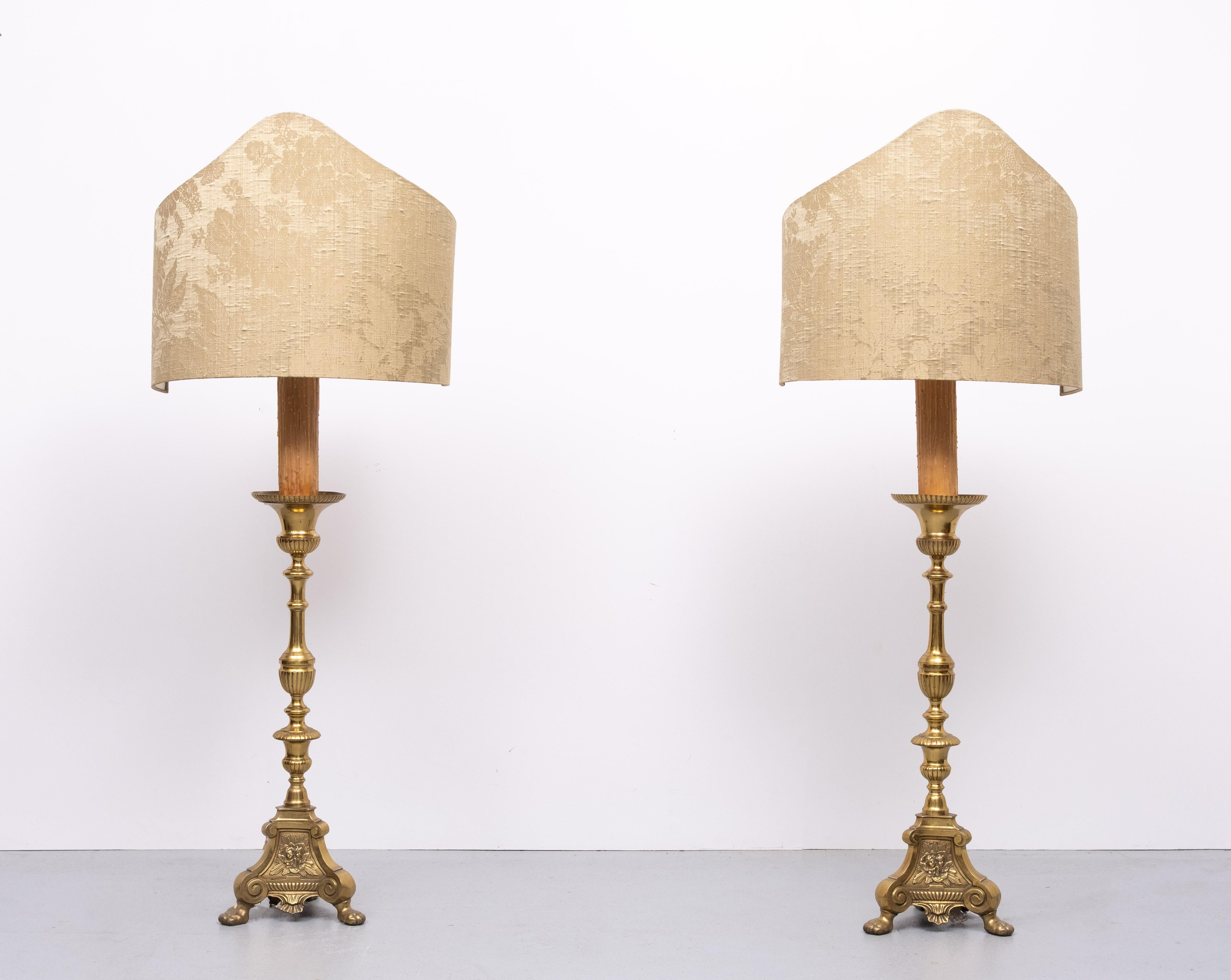 Große 18. Jahrhundert Niederländisch Messing Altar Leuchter Stehlampen . (Barock) im Angebot