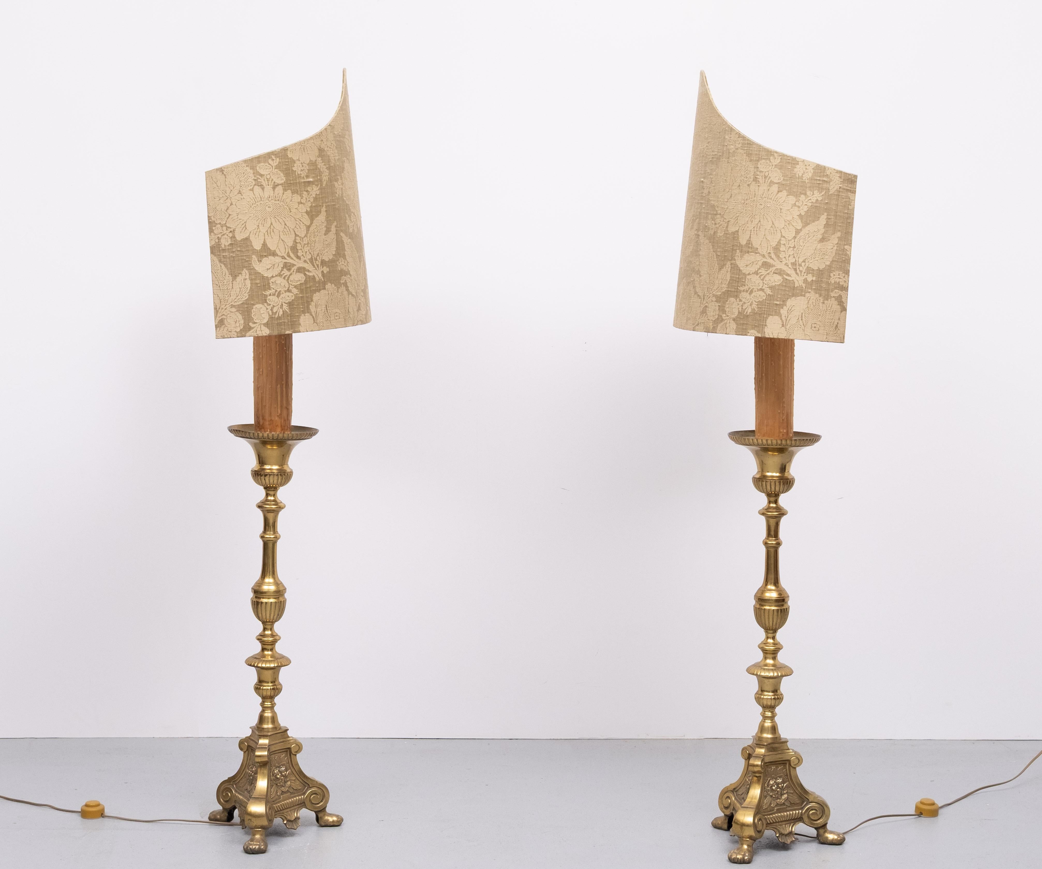 Große 18. Jahrhundert Niederländisch Messing Altar Leuchter Stehlampen . im Zustand „Gut“ im Angebot in Den Haag, NL