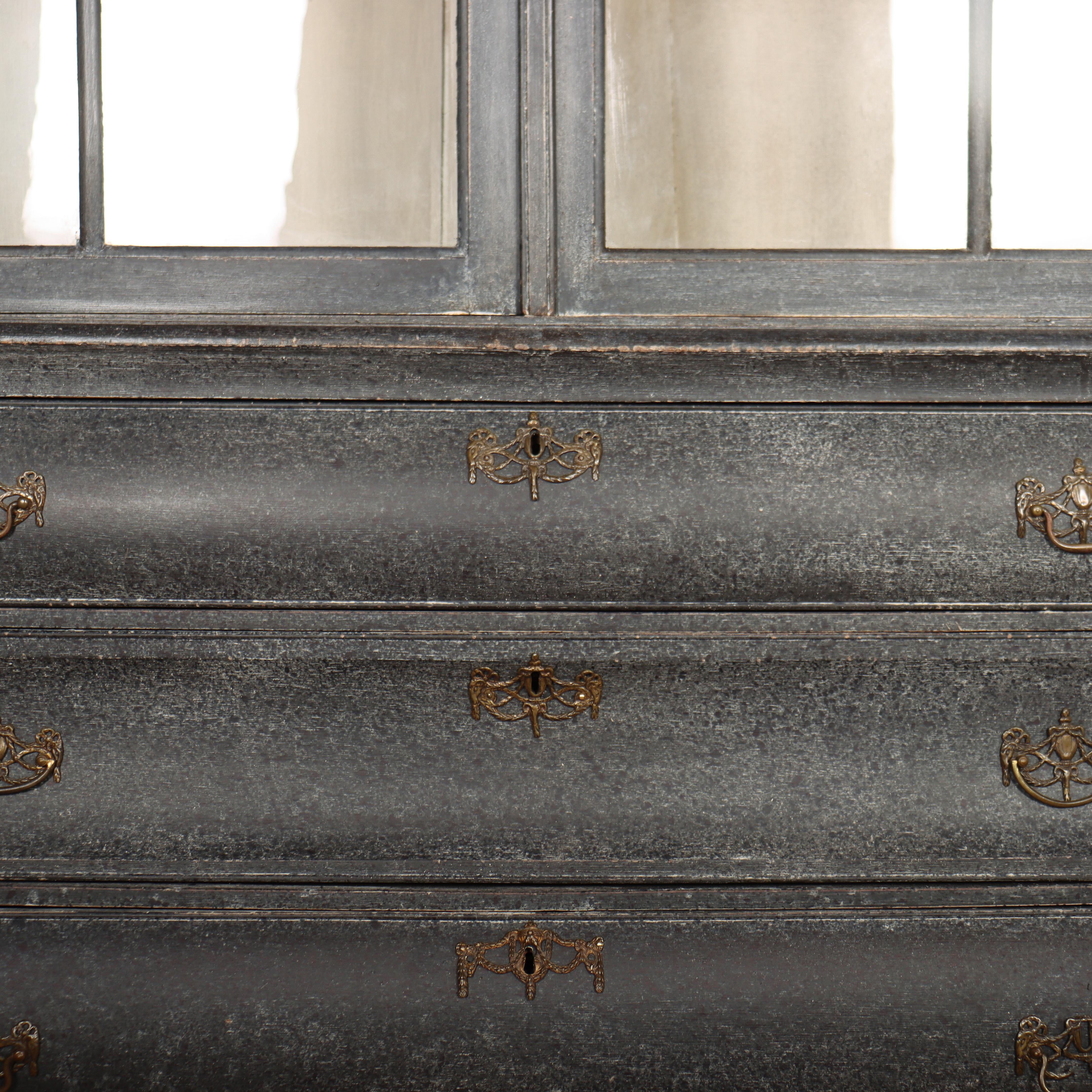 Large 18th Century Dutch Display Cabinet For Sale 3