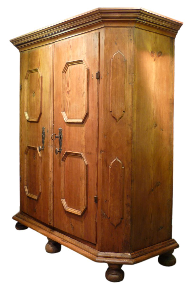 Two doors wardrobe 

Measures: H.183cm – L.150cm (168 alle cornici) – P.60cm (67 alle cornici)
H. 72 in - W. 59.1 in (66.1 to the frames) - D. 23.6 in (26.4 to the frames)

Large Tyrolean fir wood wardrobe, on the doors two framed backgrounds