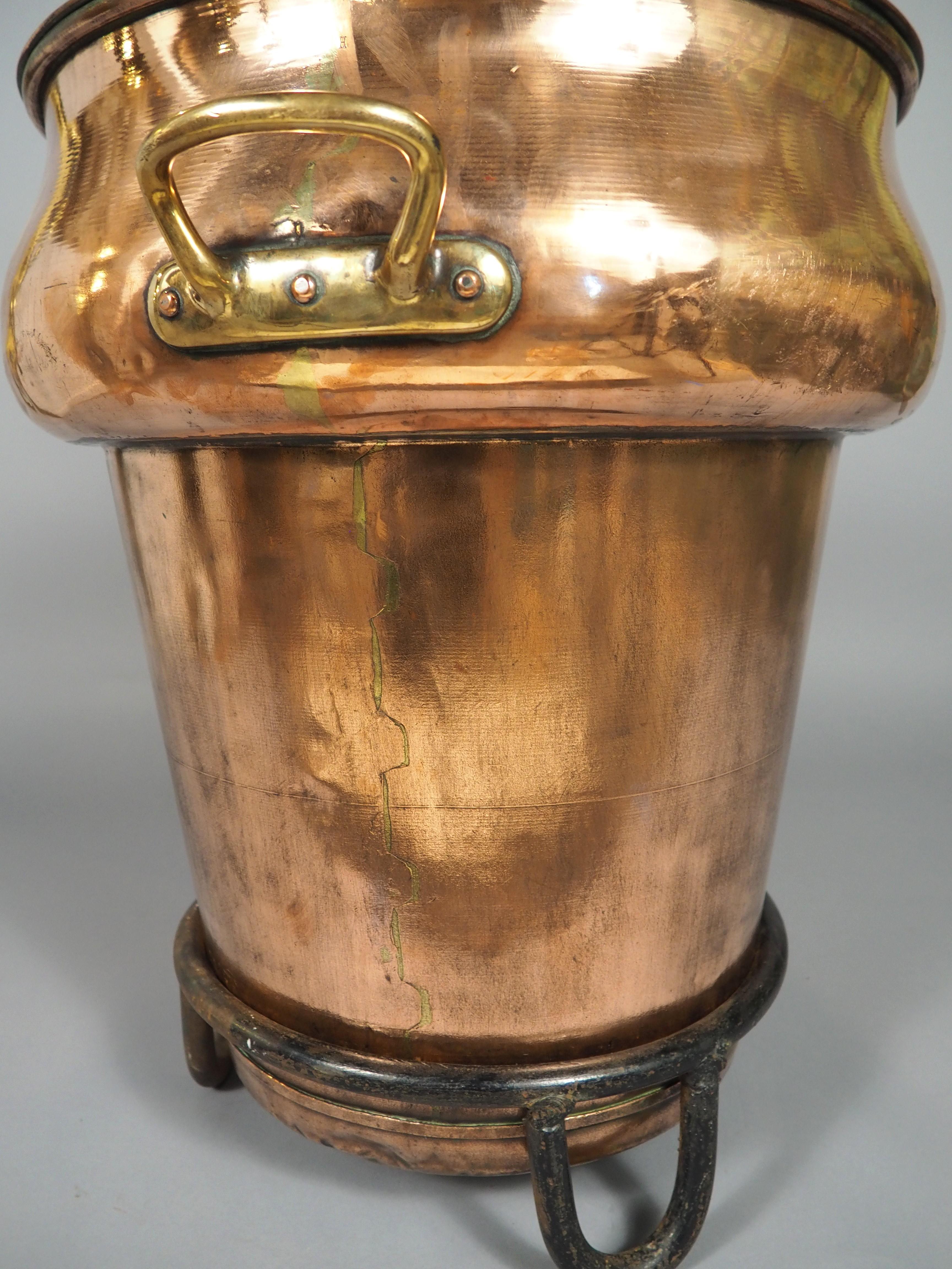 Große 18. Jahrhundert Französisch Kupfer Chateau Küche Wasserbehälter auf Eisen Unterstützung im Angebot 8