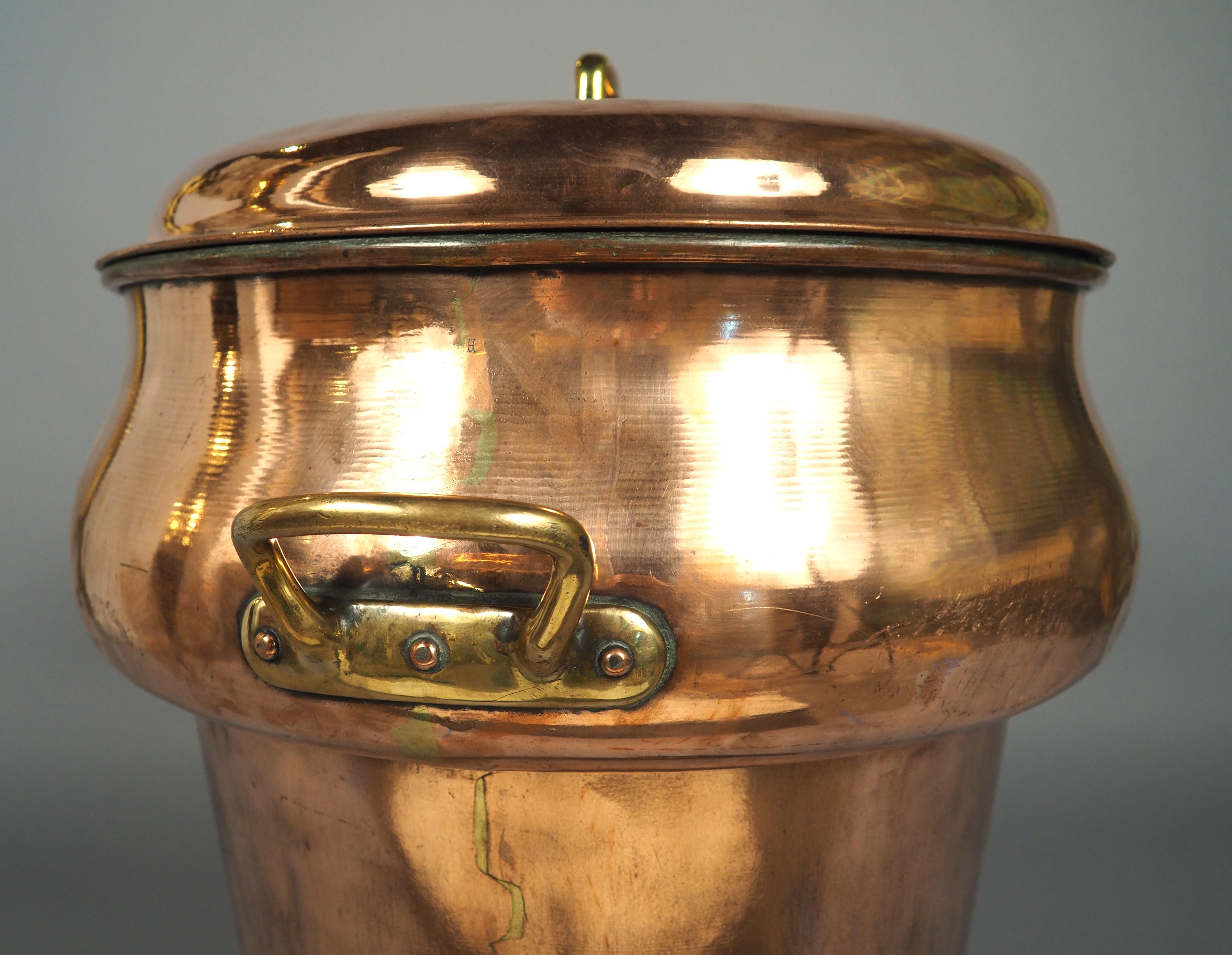 Große 18. Jahrhundert Französisch Kupfer Chateau Küche Wasserbehälter auf Eisen Unterstützung im Angebot 9