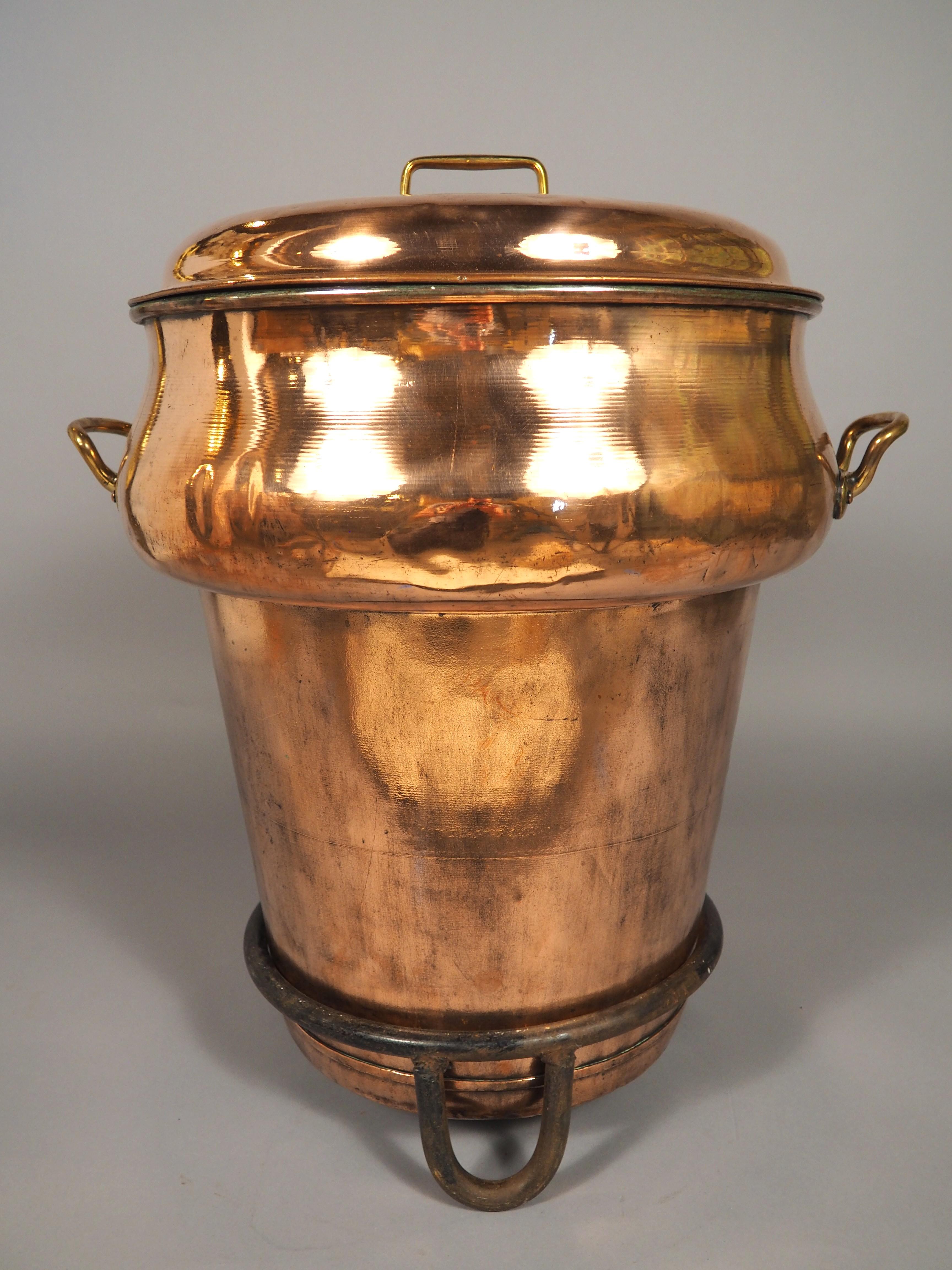 Große 18. Jahrhundert Französisch Kupfer Chateau Küche Wasserbehälter auf Eisen Unterstützung im Angebot 11