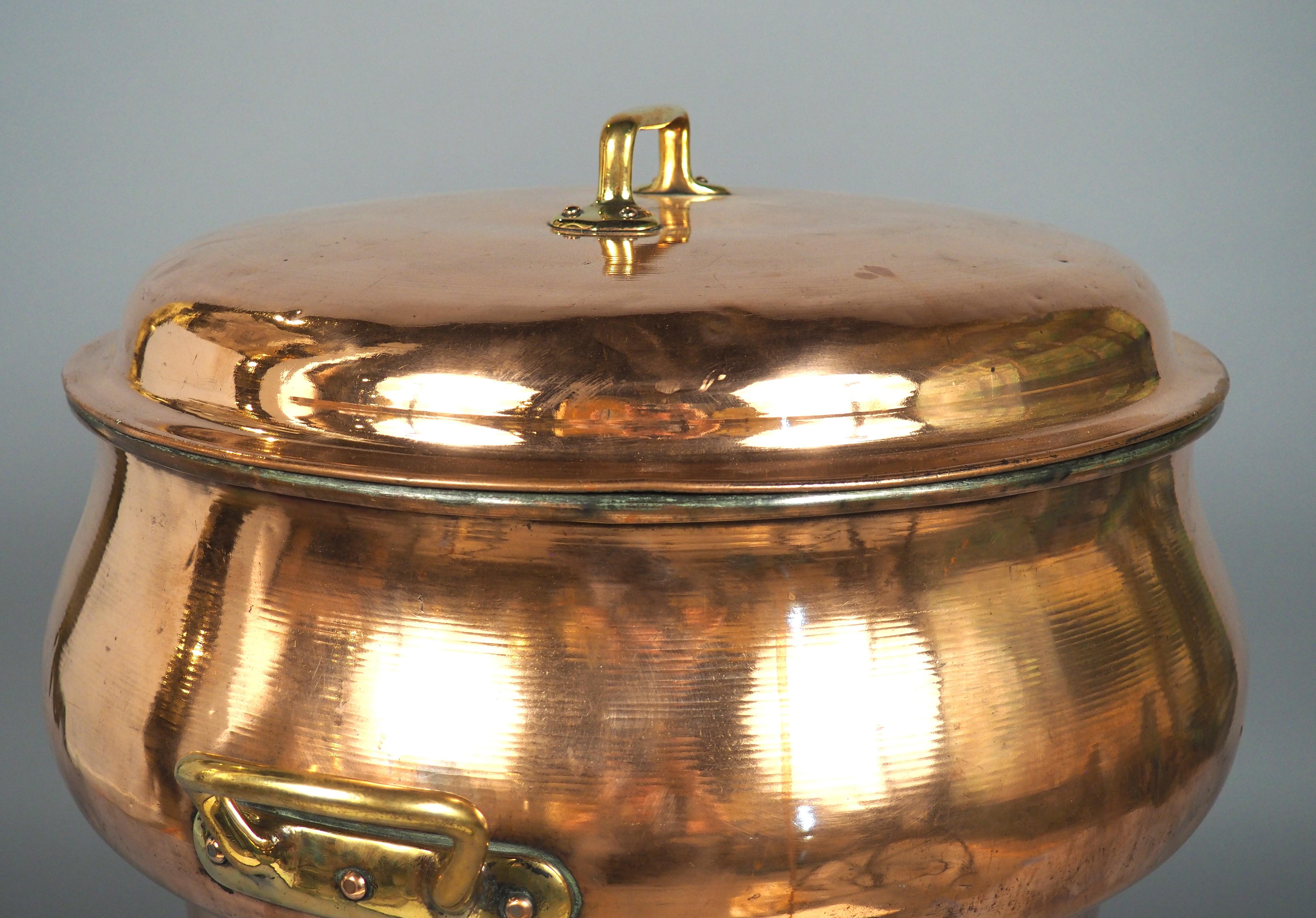 Große 18. Jahrhundert Französisch Kupfer Chateau Küche Wasserbehälter auf Eisen Unterstützung im Angebot 13