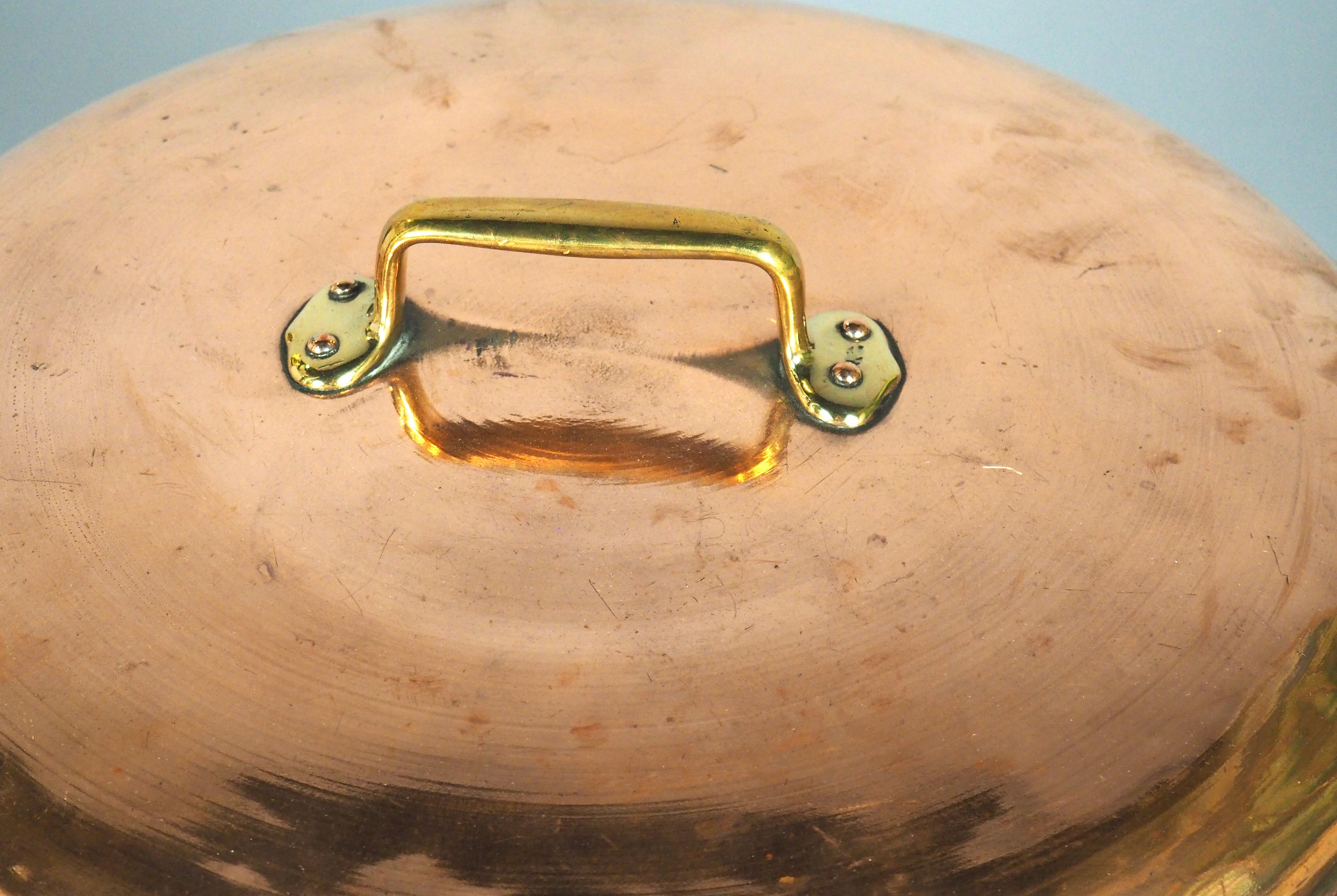 Große 18. Jahrhundert Französisch Kupfer Chateau Küche Wasserbehälter auf Eisen Unterstützung (Metall) im Angebot