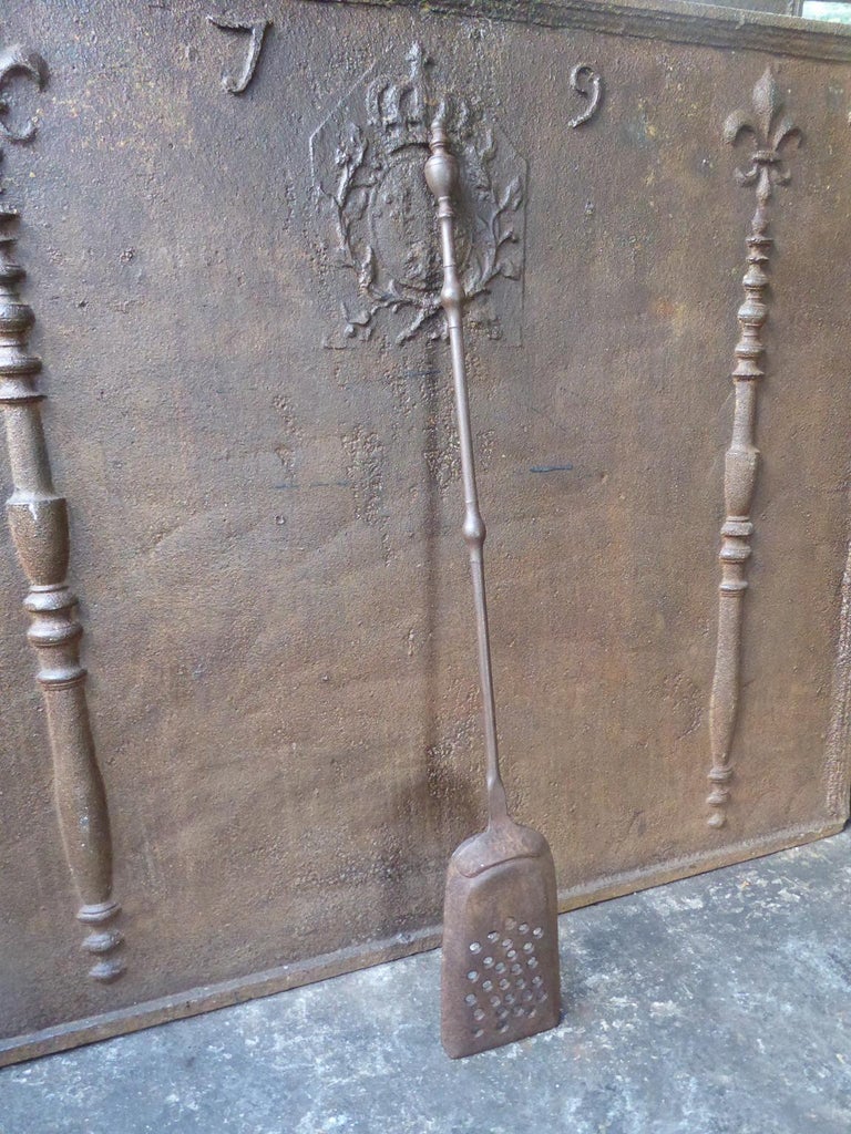 Large 18th Century French Fireplace Shovel or Fire Shovel For Sale 4