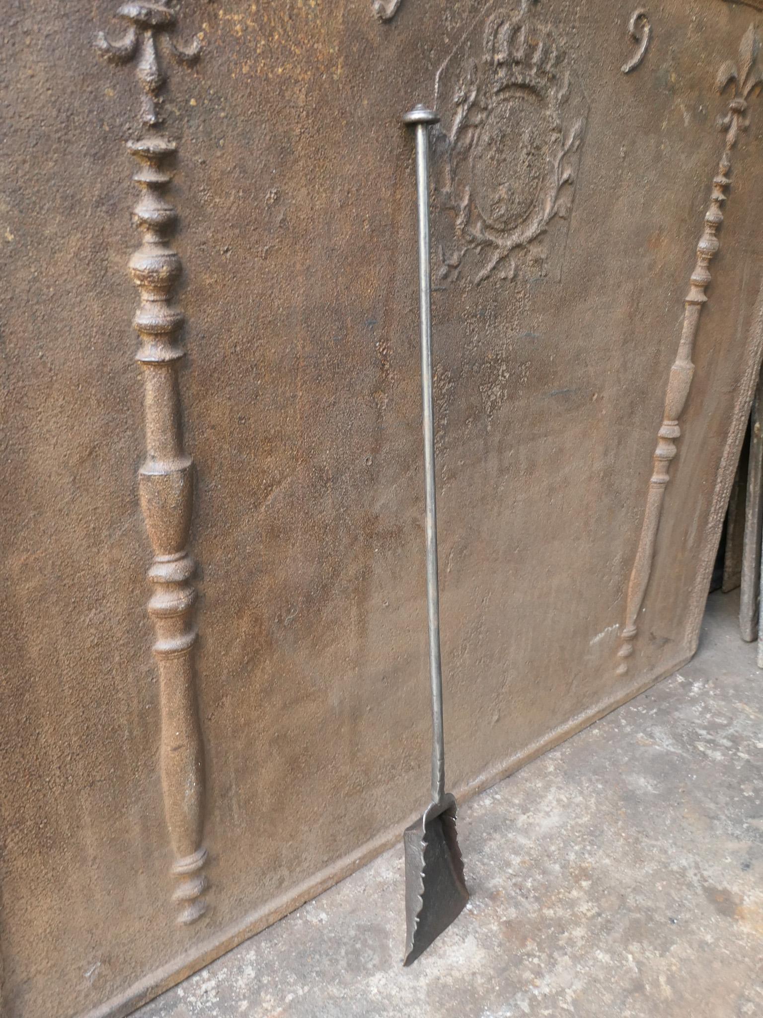 Luigi XV Grande pala da camino o pala da fuoco francese del XVIII secolo in vendita