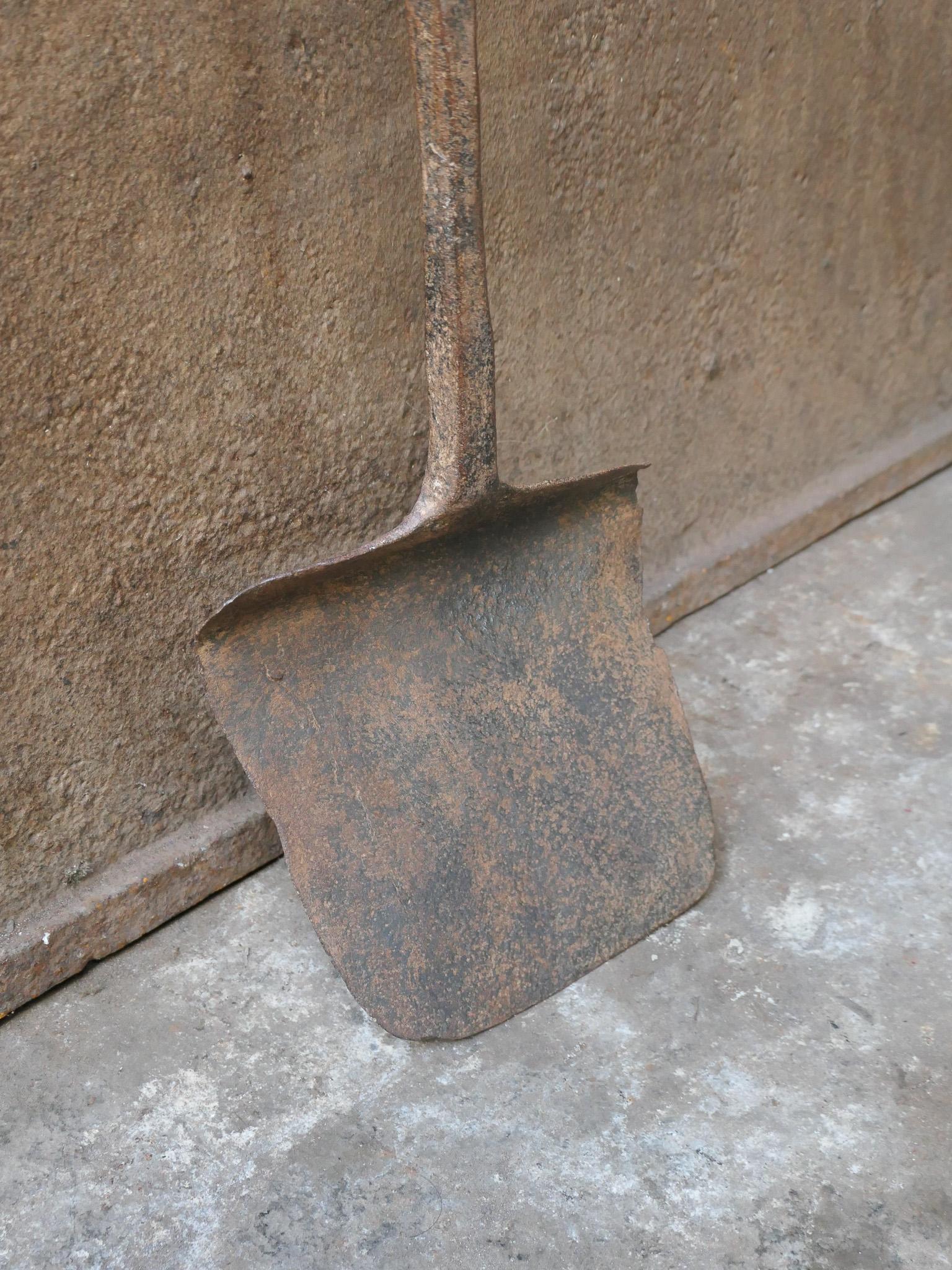 Large 18th Century French Fireplace Shovel or Fire Shovel In Good Condition For Sale In Soest, NL