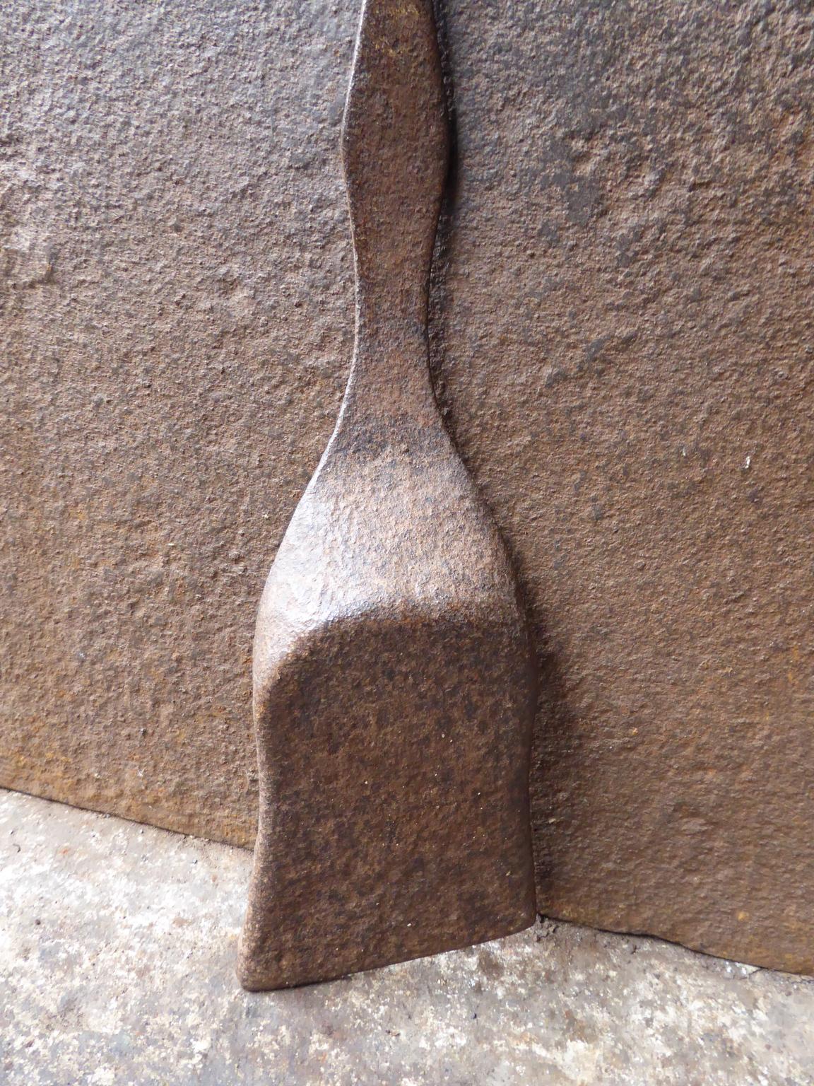 18th Century and Earlier Large 18th Century French Fireplace Shovel or Fire Shovel For Sale