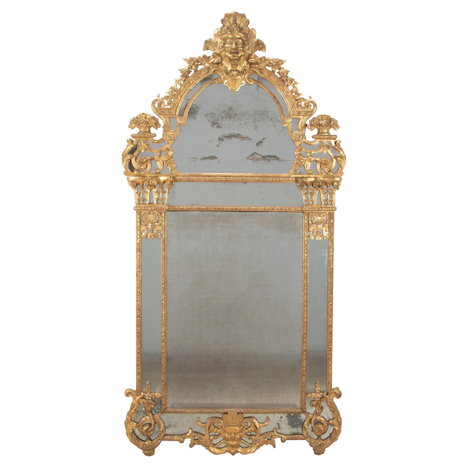 Grande specchio in legno dorato francese Regence del XVIII secolo