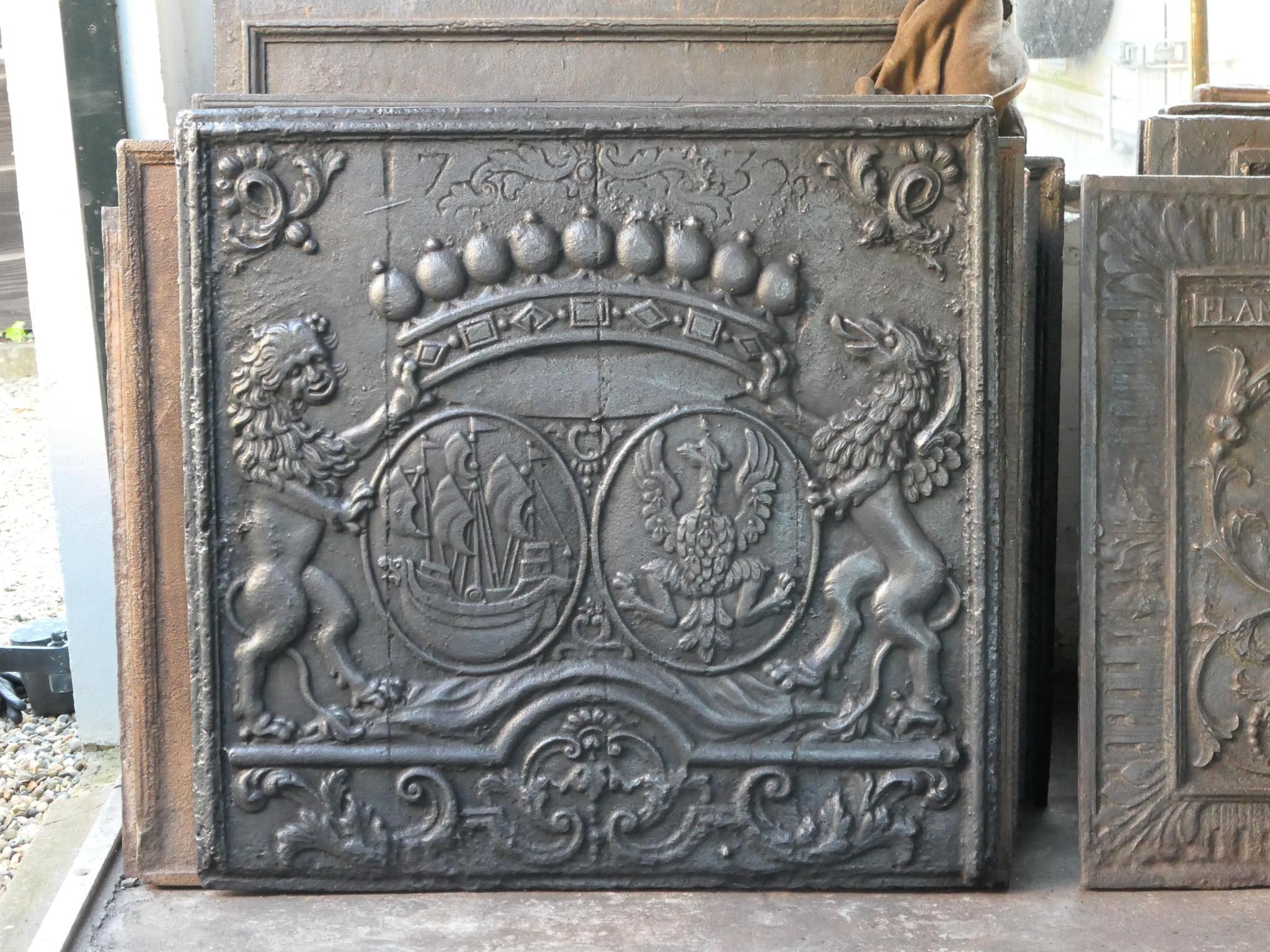 Large 18th Century French Louis XIV 'Coat of Arms' Fireback / Backsplash In Good Condition For Sale In Amerongen, NL