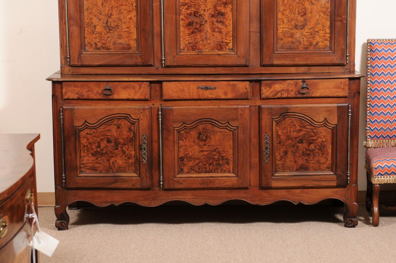 Large 18th Century French Louis XV Buffet deux Corps in Burled Elm & Walnut For Sale 9