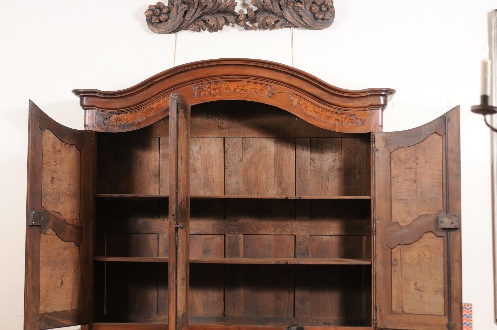 Large 18th Century French Louis XV Buffet deux Corps in Burled Elm & Walnut For Sale 10