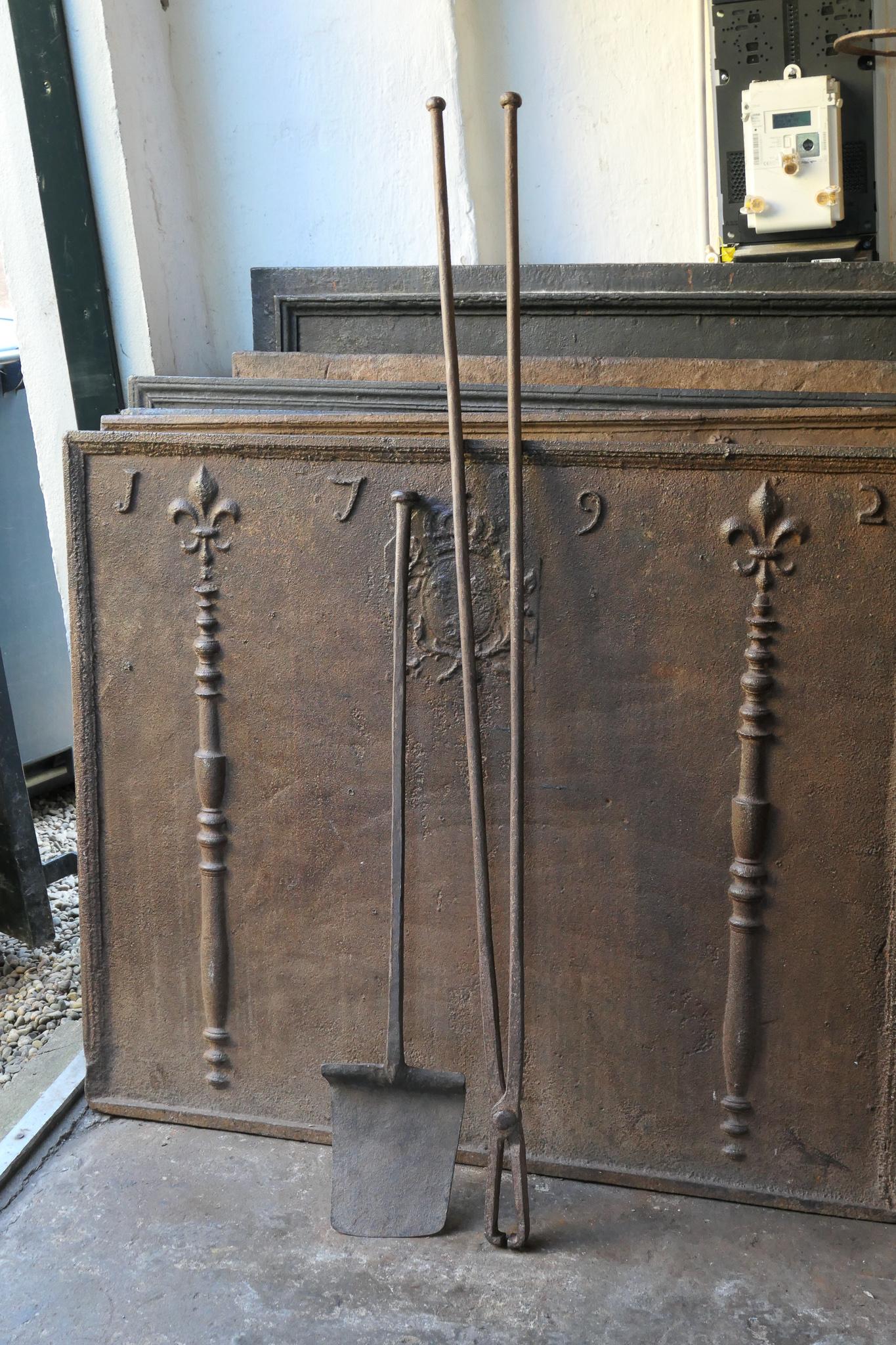 Large 18th Century French Louis XV Fireplace Tools or Fire Tools In Good Condition For Sale In Amerongen, NL