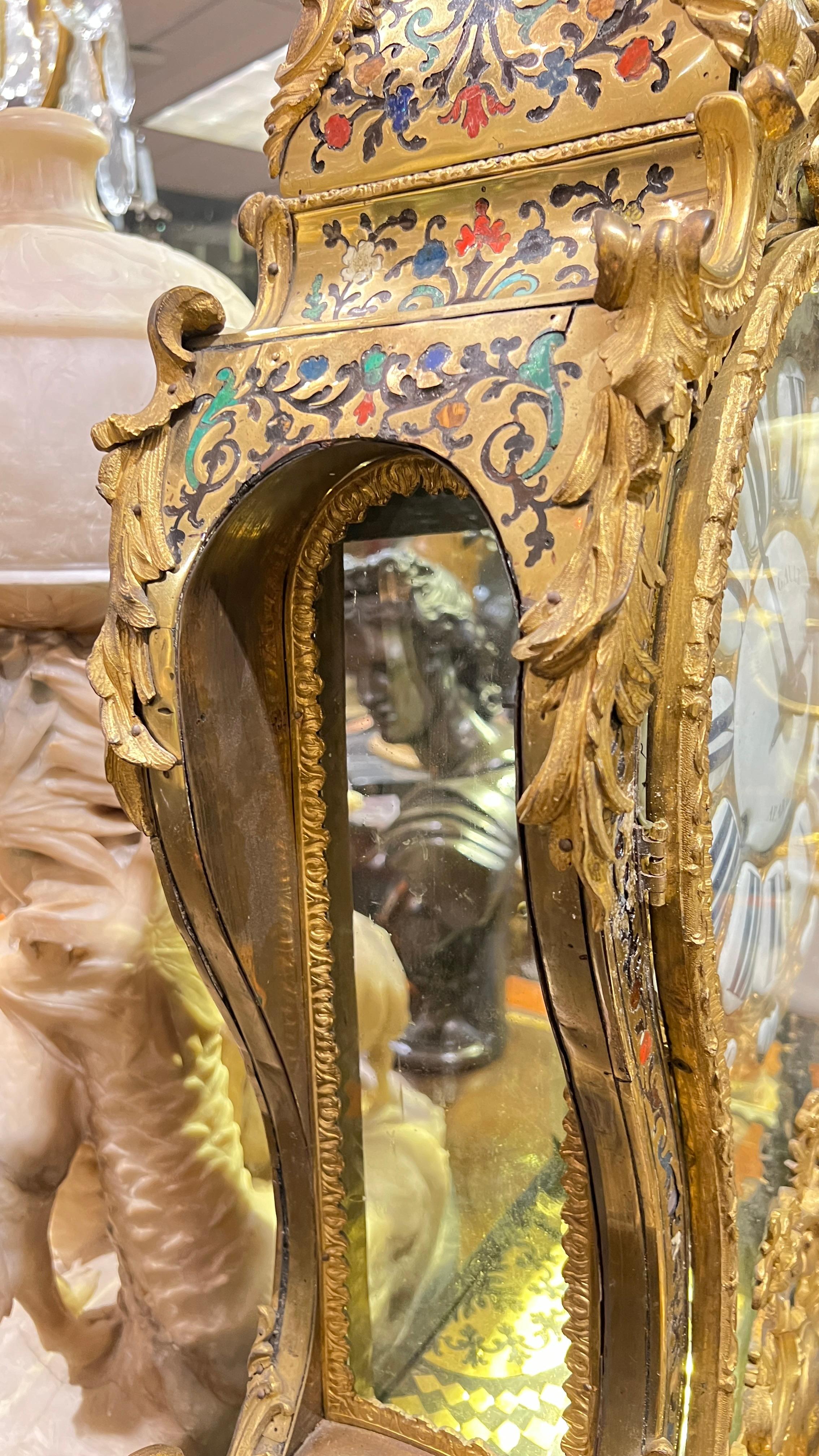 Grande boulle Louis XV du 18ème siècle en bronze doré incrusté  Horloge de cheminée en vente 10