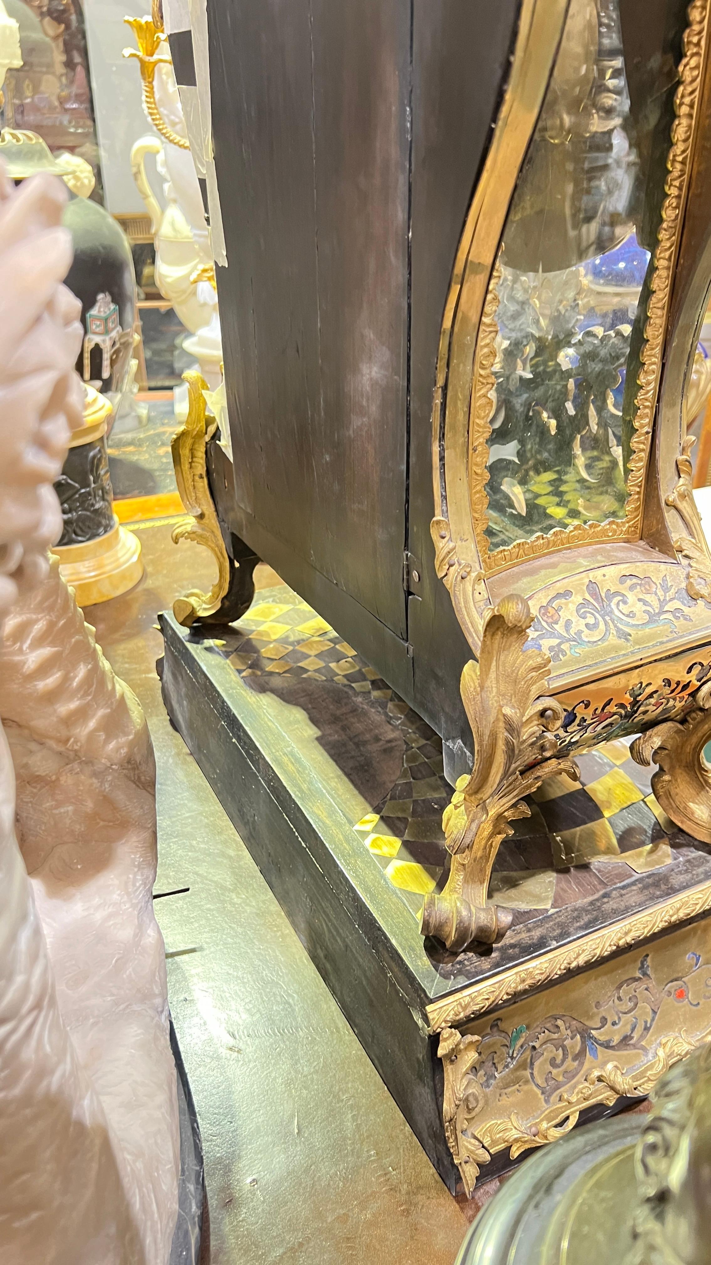 Grande boulle Louis XV du 18ème siècle en bronze doré incrusté  Horloge de cheminée en vente 13