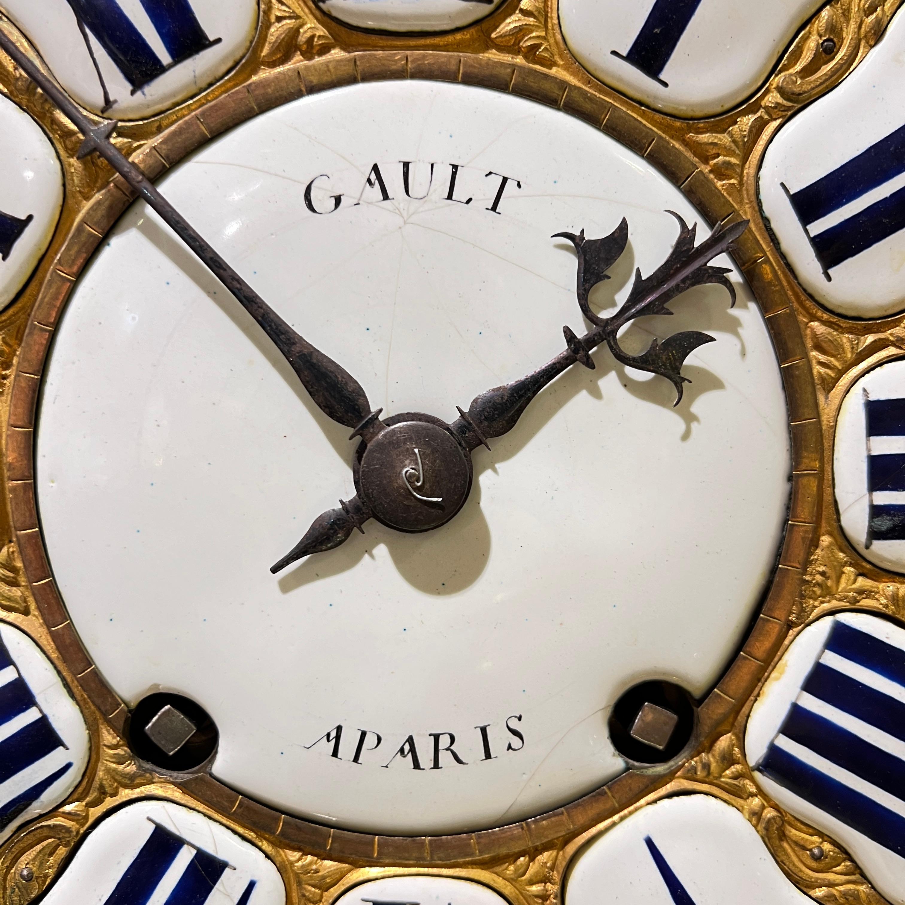 Grande boulle Louis XV du 18ème siècle en bronze doré incrusté  Horloge de cheminée en vente 3
