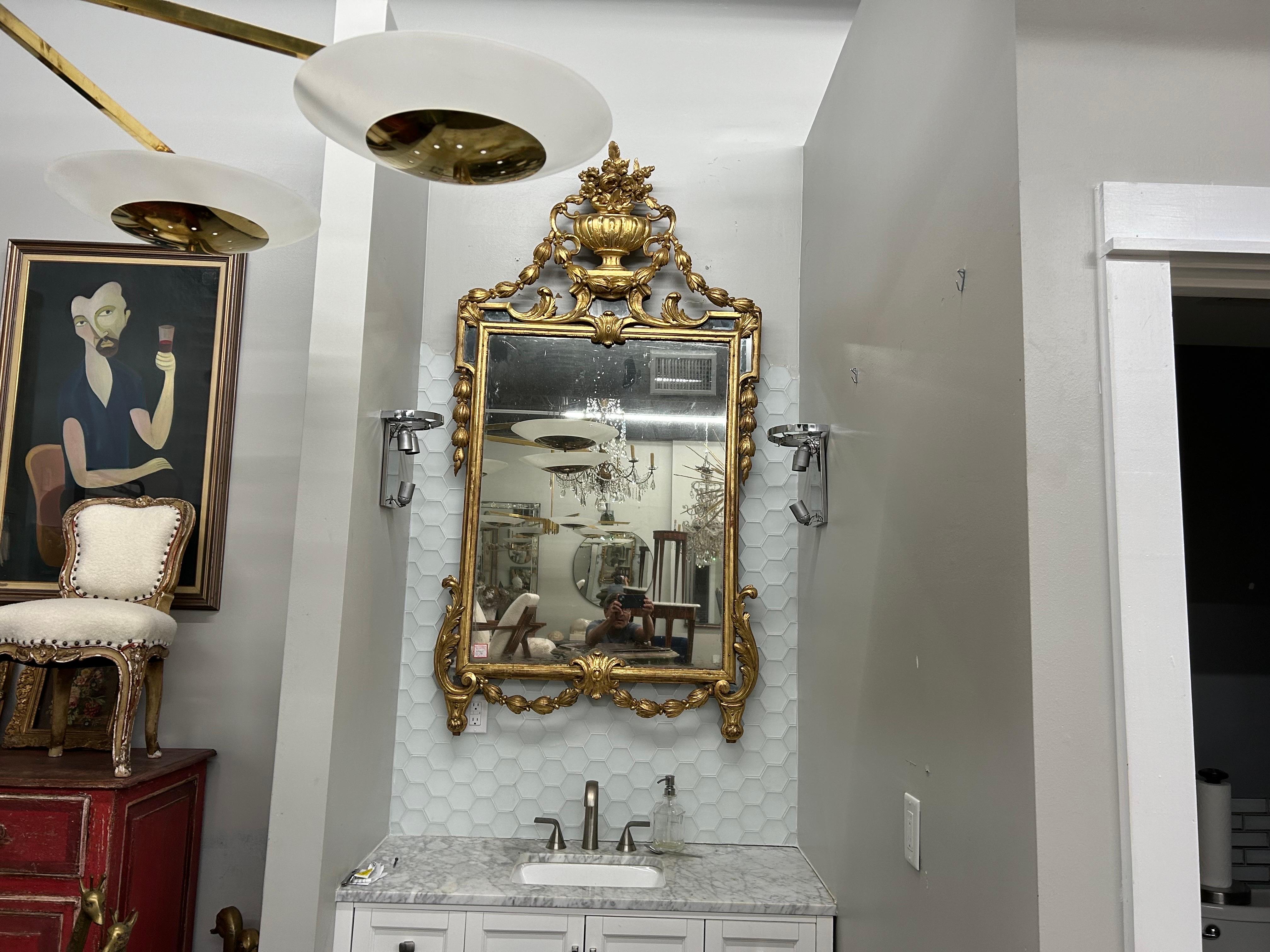Grand miroir français Louis XVI du 18ème siècle en bois doré en vente 3