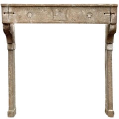 Großer französischer Steinkamin im Louis-XVI-Stil des 18. Jahrhunderts