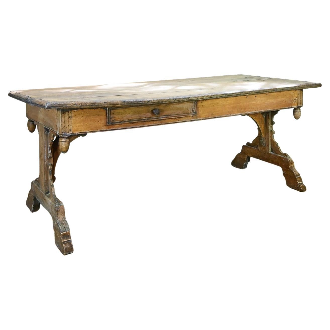 Große 18. Jahrhundert Französisch Provincial Bauernhaus Küche Tisch Schublade Nussbaum im Angebot