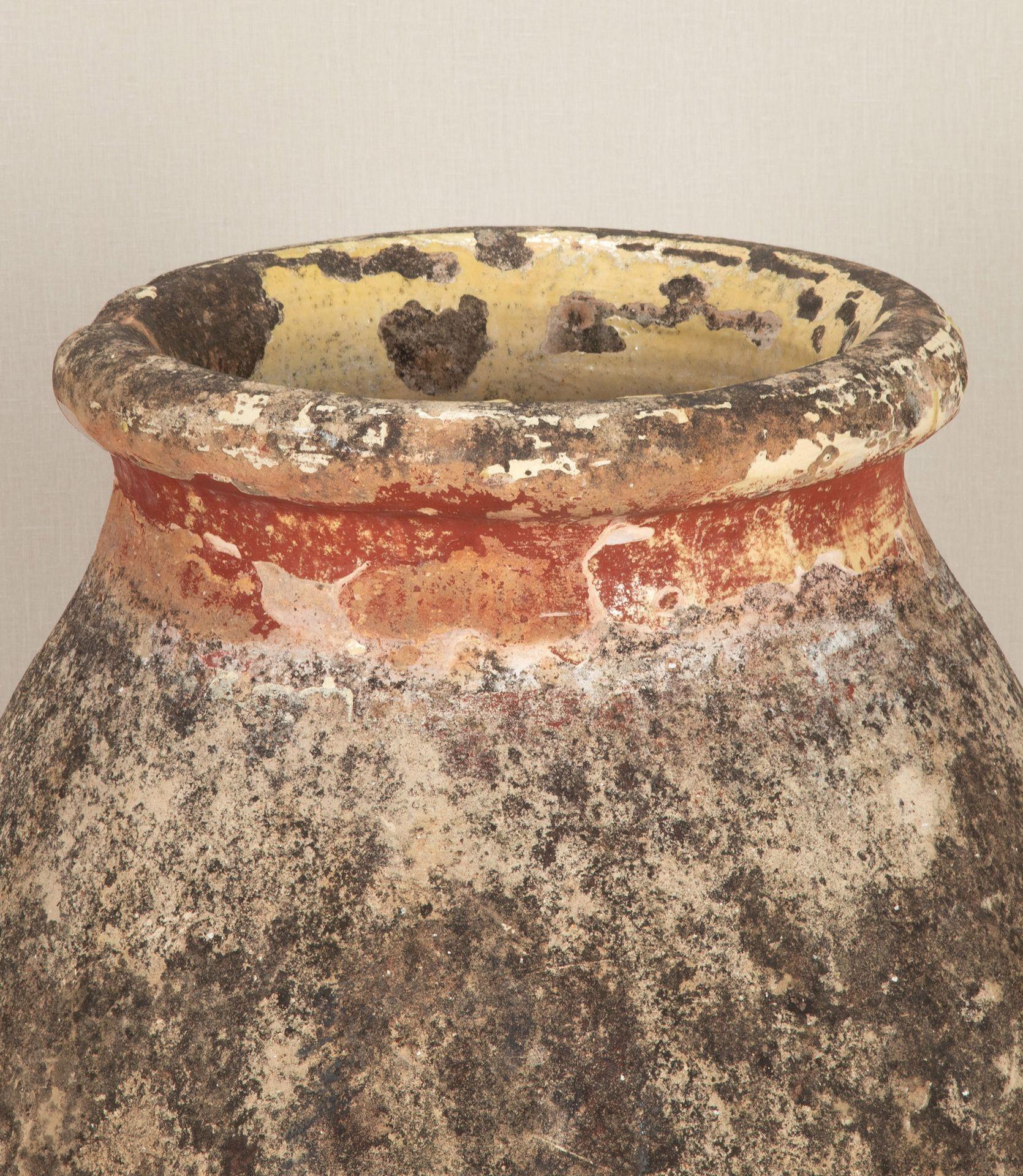 Large 18th Century French Stone Biot Pot In Good Condition For Sale In Gloucestershire, GB