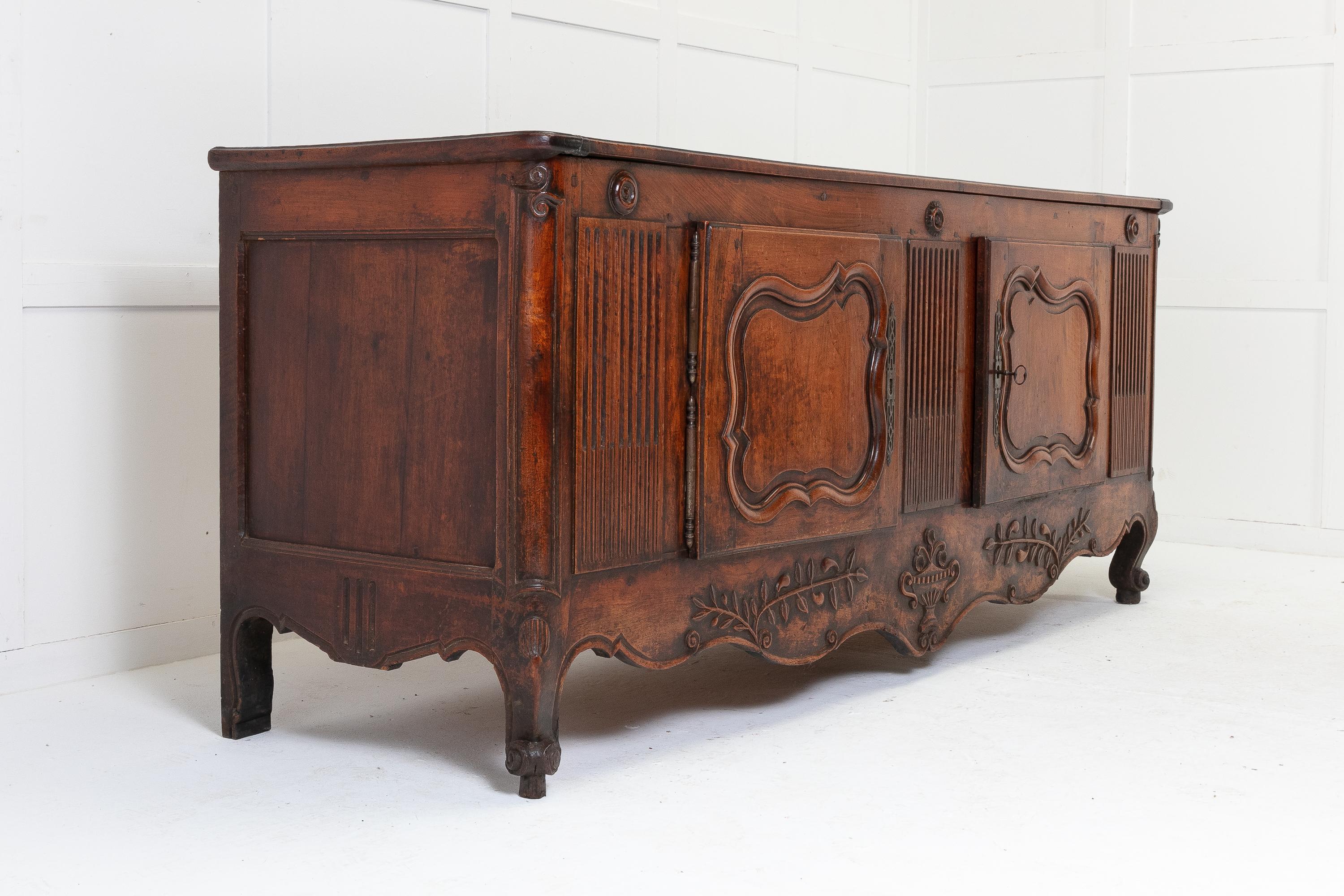 Large 18th Century French Walnut Enfilard In Good Condition In Gloucestershire, GB