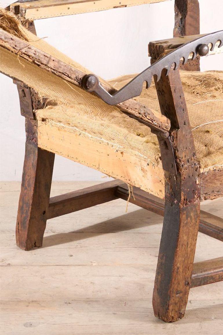 Großer französischer Nussbaum-Liegesessel aus dem 18. im Angebot 2