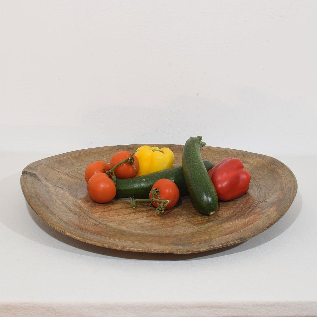 Unique large wooden bowl with great patine.  France, 18th century.
Weathered.
H:7cm  W:53cm D:52,5cm 