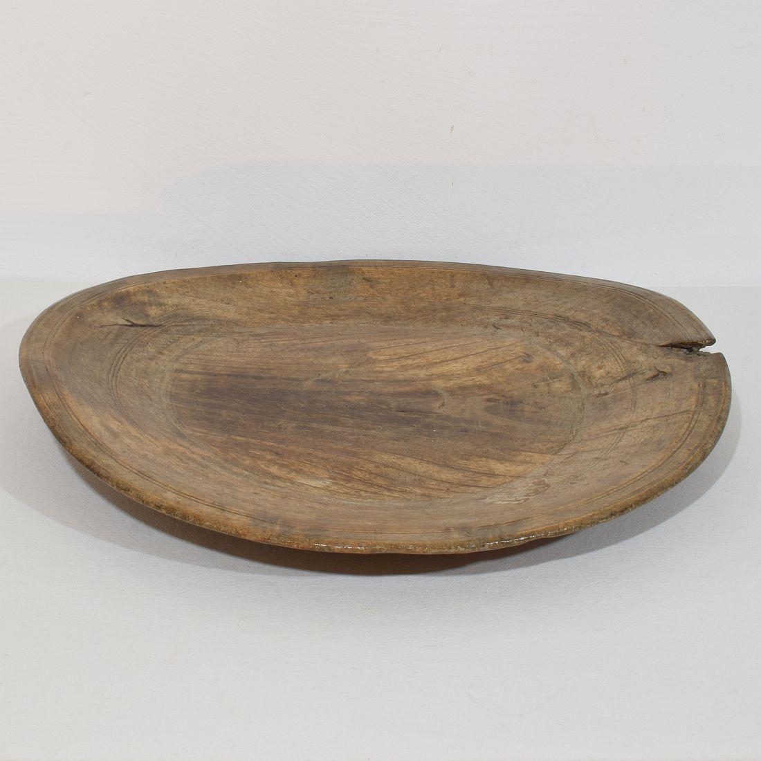 Large 18th Century French Wooden Bowl / Platter In Good Condition For Sale In Buisson, FR