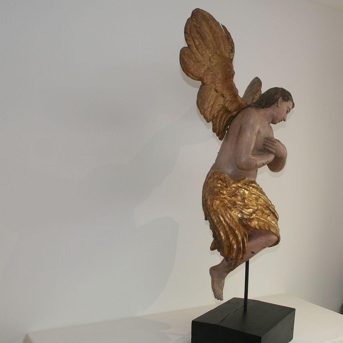 Large 18th Century Gilded Italian Baroque Angel In Good Condition In Buisson, FR