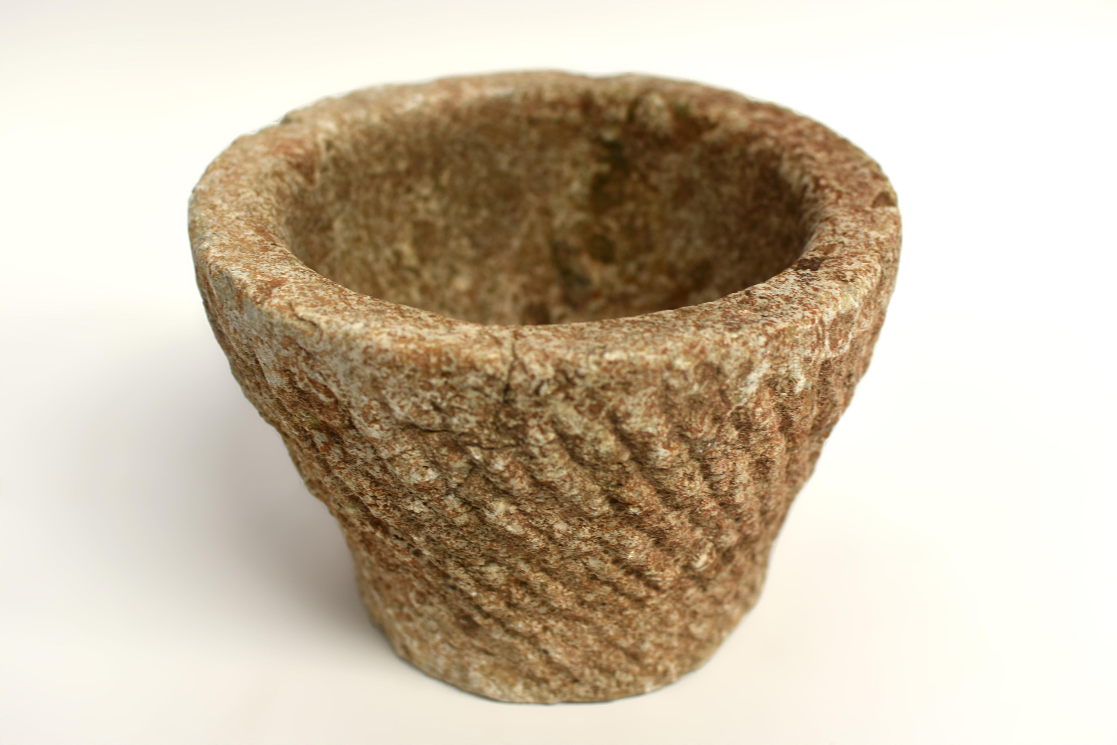 Grande jardinière de tombeau du 18ème siècle en pierre de granit 9 lb en vente 1
