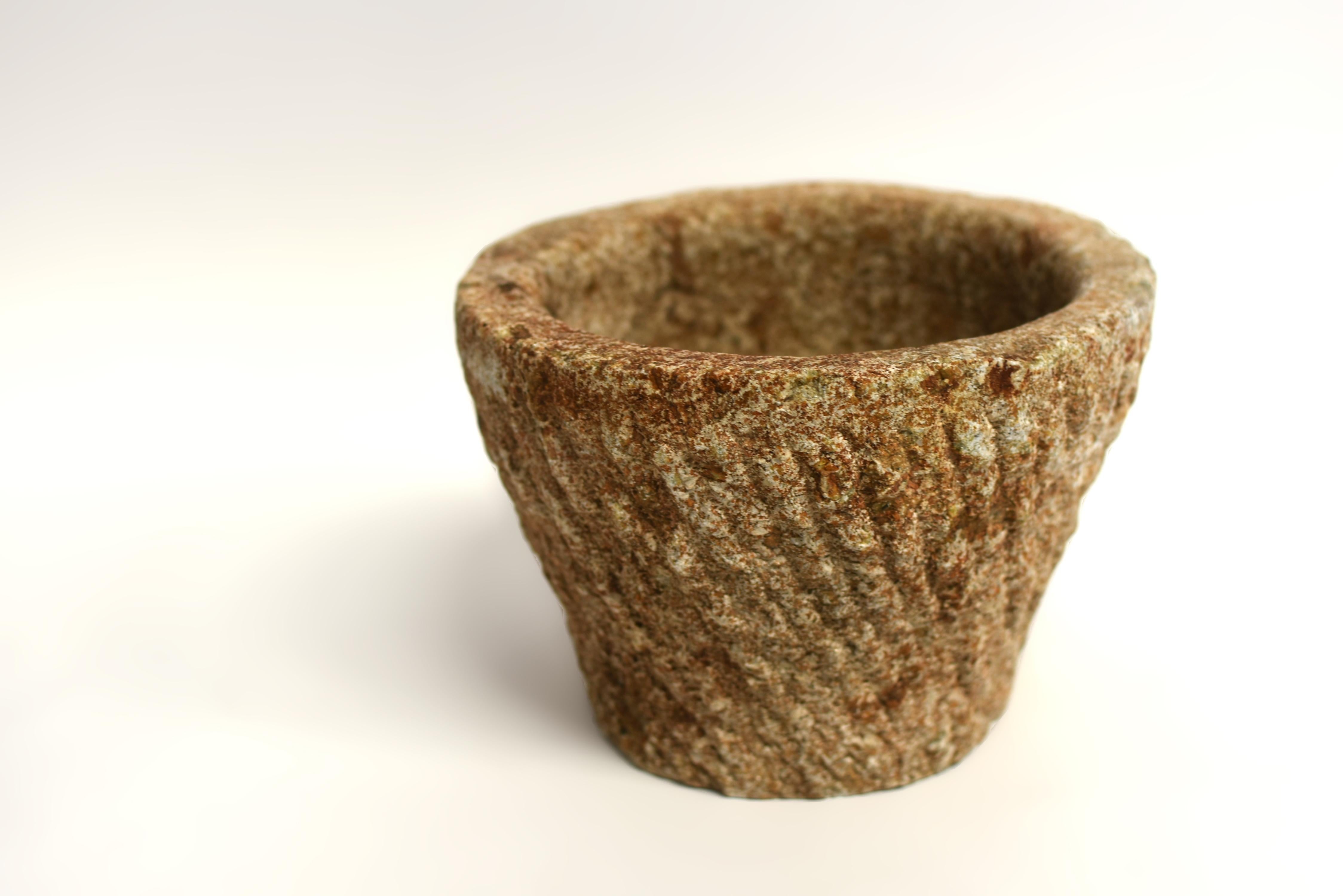Qing Grande jardinière de tombeau du 18ème siècle en pierre de granit 9 lb en vente