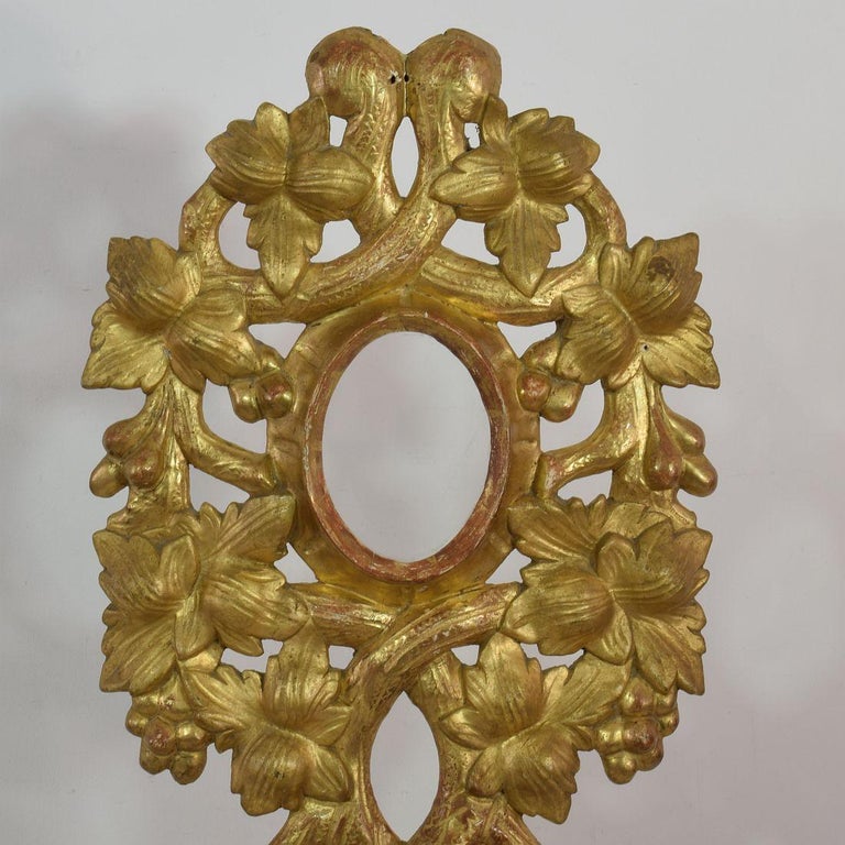Large 18th Century Italian Baroque Giltwood Reliquary For Sale 3