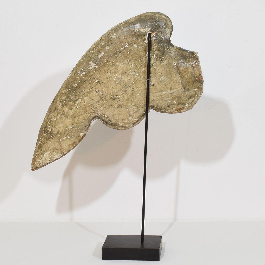 Gran ala de madera tallada italiana del siglo XVIII de un ángel barroco Tallado a mano en venta