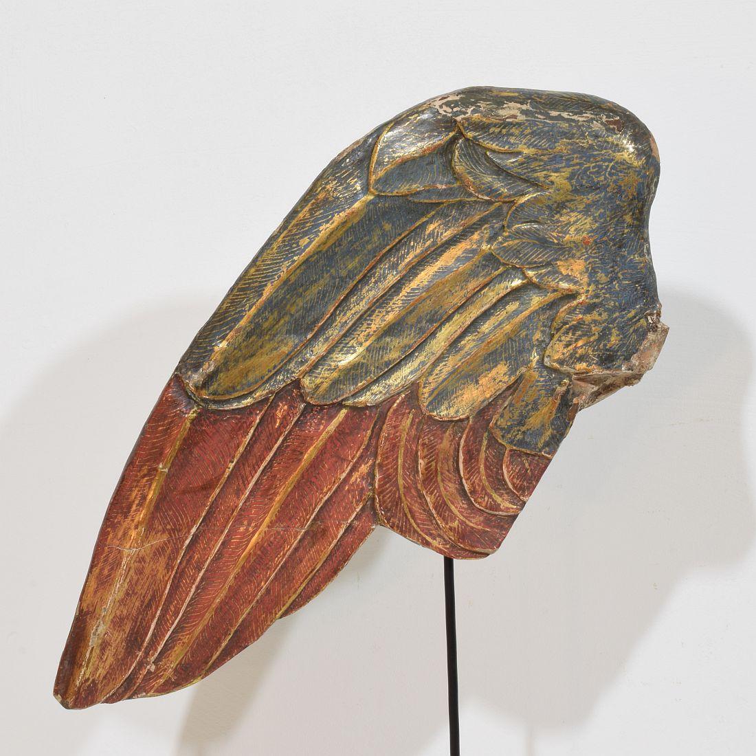 Gran ala de madera tallada italiana del siglo XVIII de un ángel barroco siglo XVIII y antes en venta