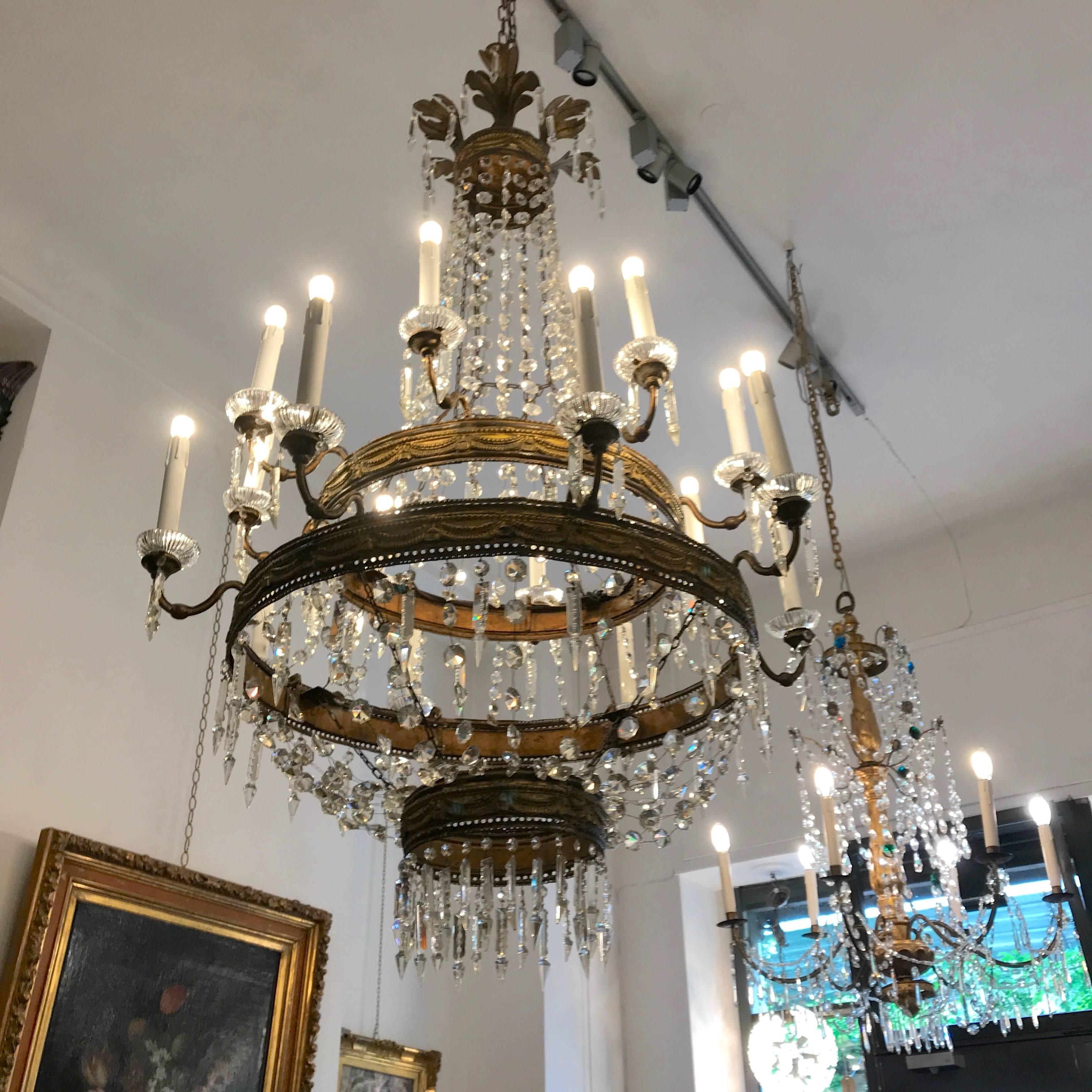 Large 18th Century Italian Empire Chandelier Sixteen-Light Crystal Gilt Brass  In Good Condition In Milan, IT