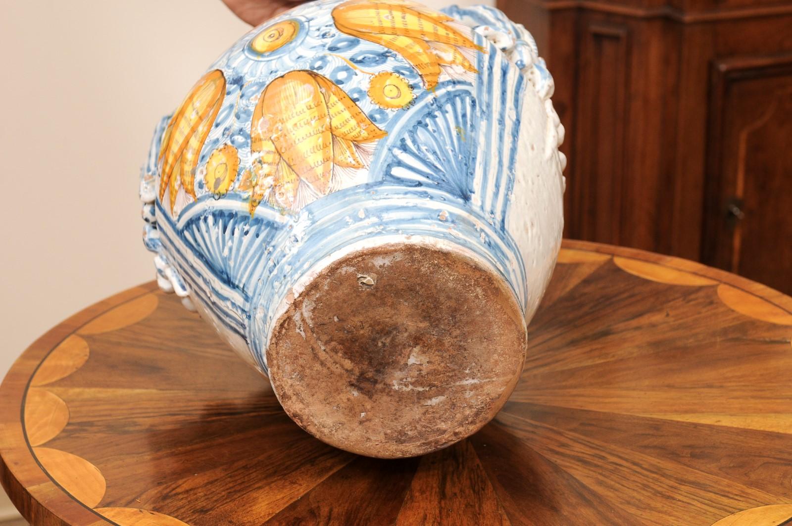 Große italienische Fayence-Vase aus dem 18. Jahrhundert mit Henkeln im Angebot 9