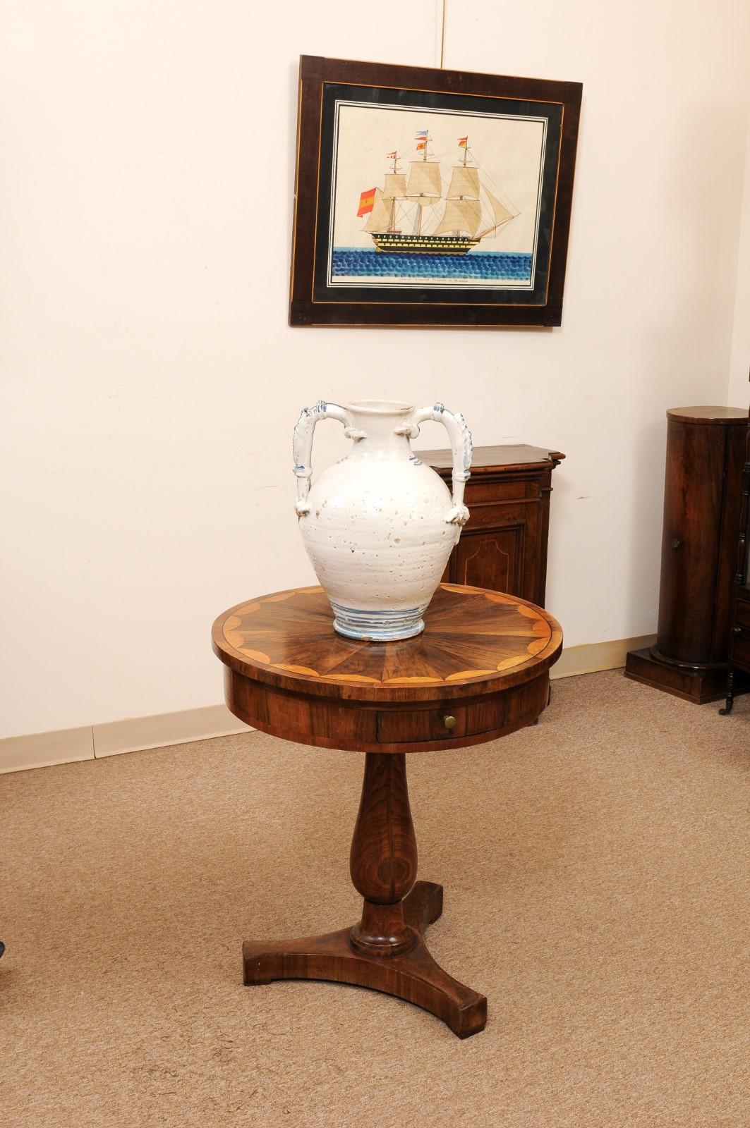 Große italienische Fayence-Vase aus dem 18. Jahrhundert mit Henkeln im Angebot 3