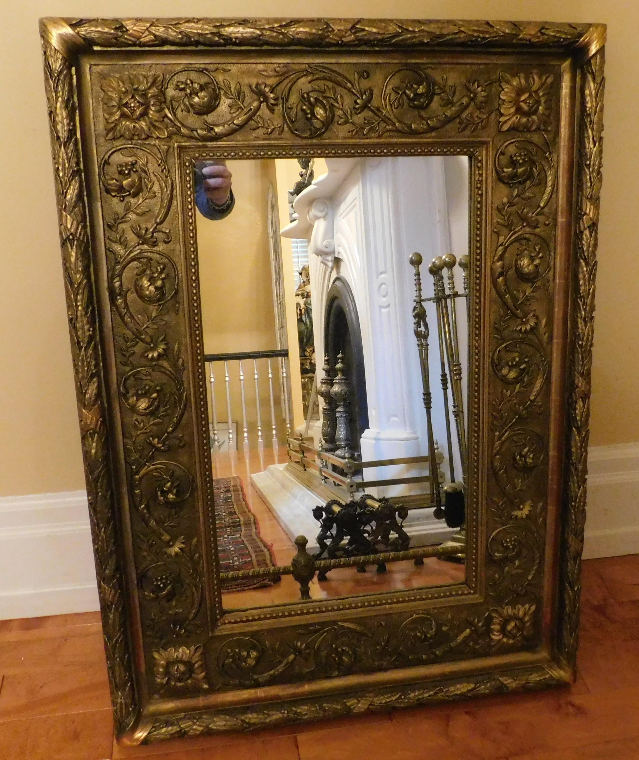 Grand miroir italien du 18ème siècle encadré d'or Bon état - En vente à Hamilton, Ontario