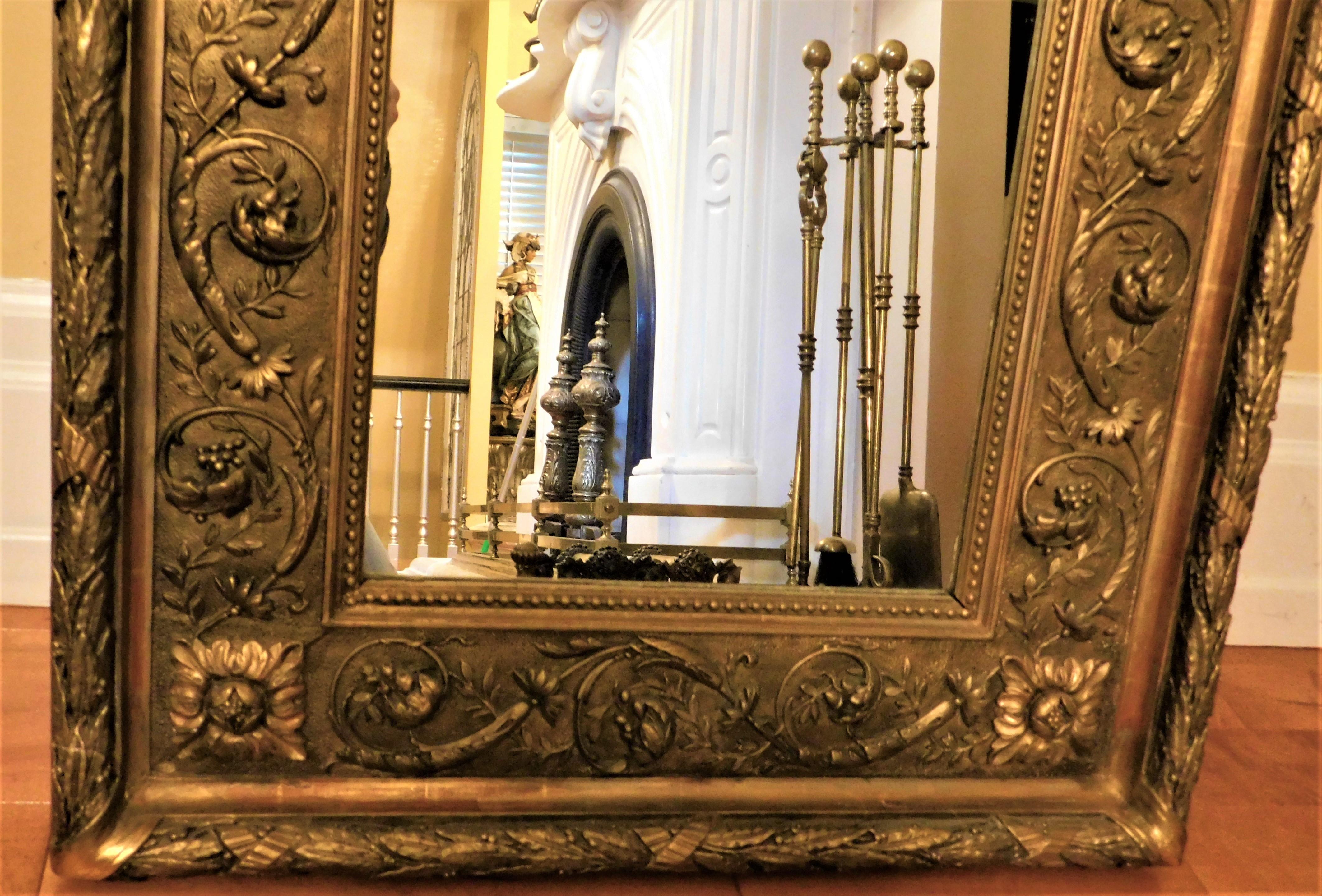 XVIIIe siècle Grand miroir italien du 18ème siècle encadré d'or en vente