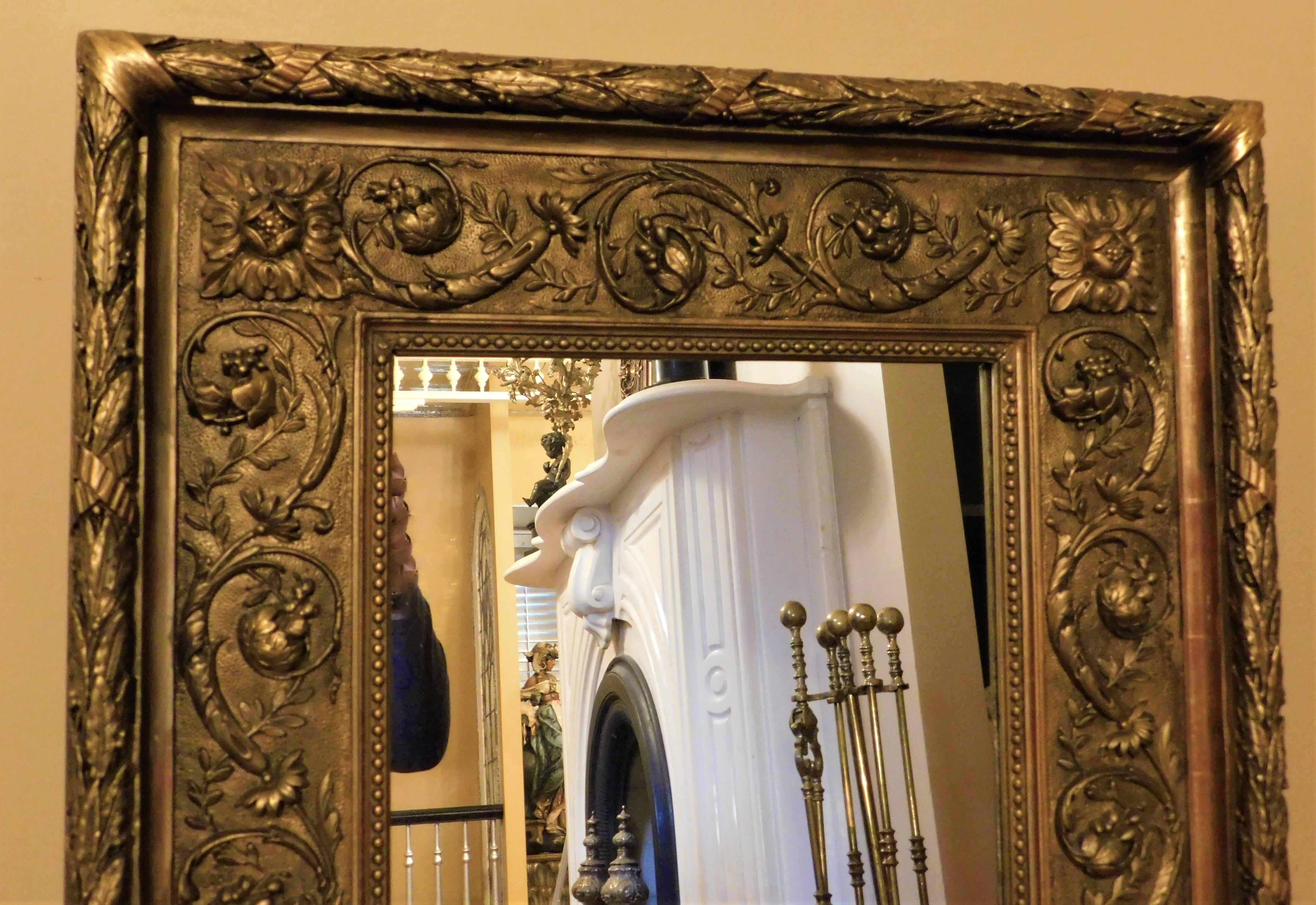 Large 18th Century Italian Gold Framed Mirror For Sale 1