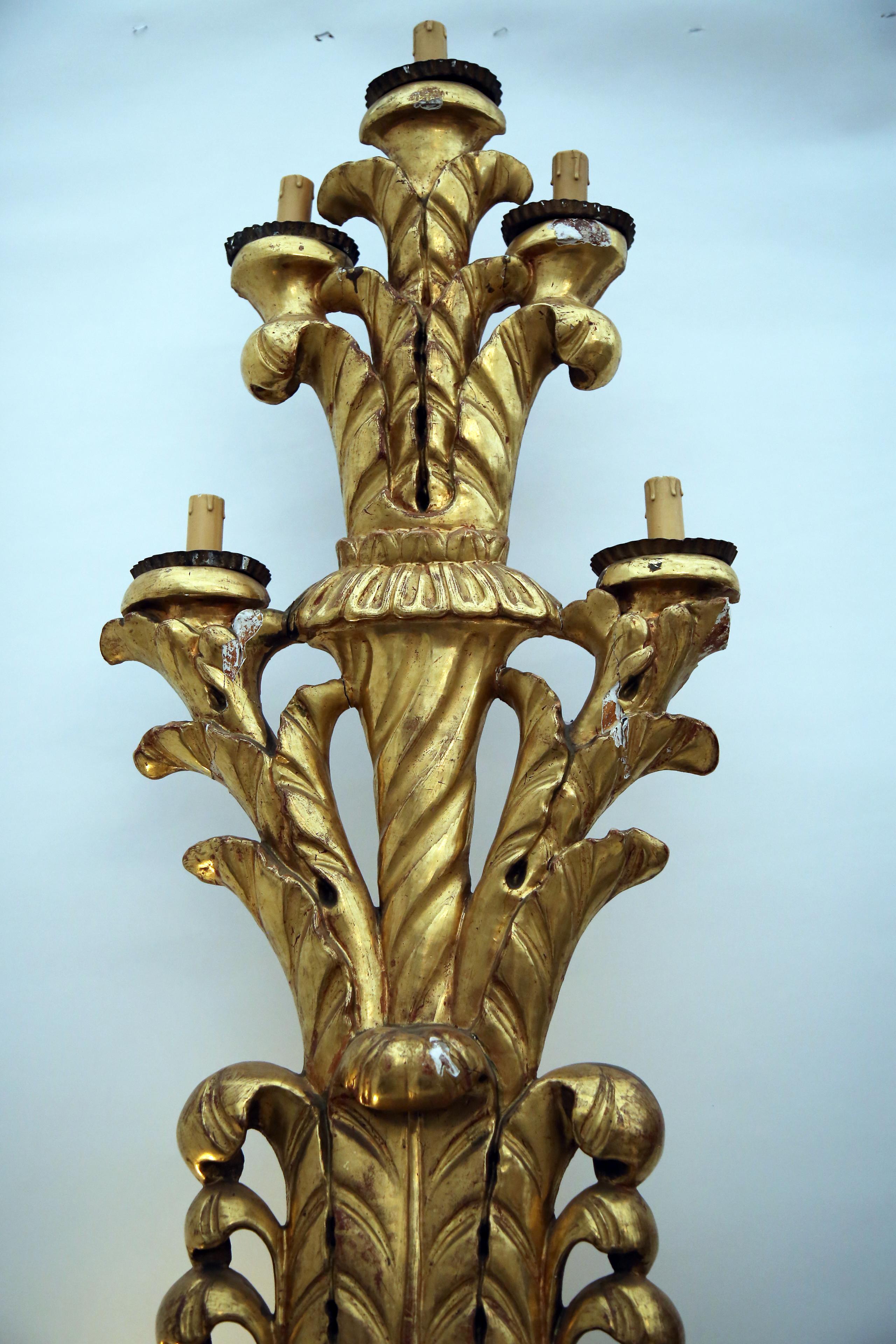 Here is a stunning 18th century Italian gold gilt candelabra. This fragment and light fixture is stunning. It needs to be rewired for the US standards or wires can easily be cut to make into a fragment and piece of art without lighting. Truly one of